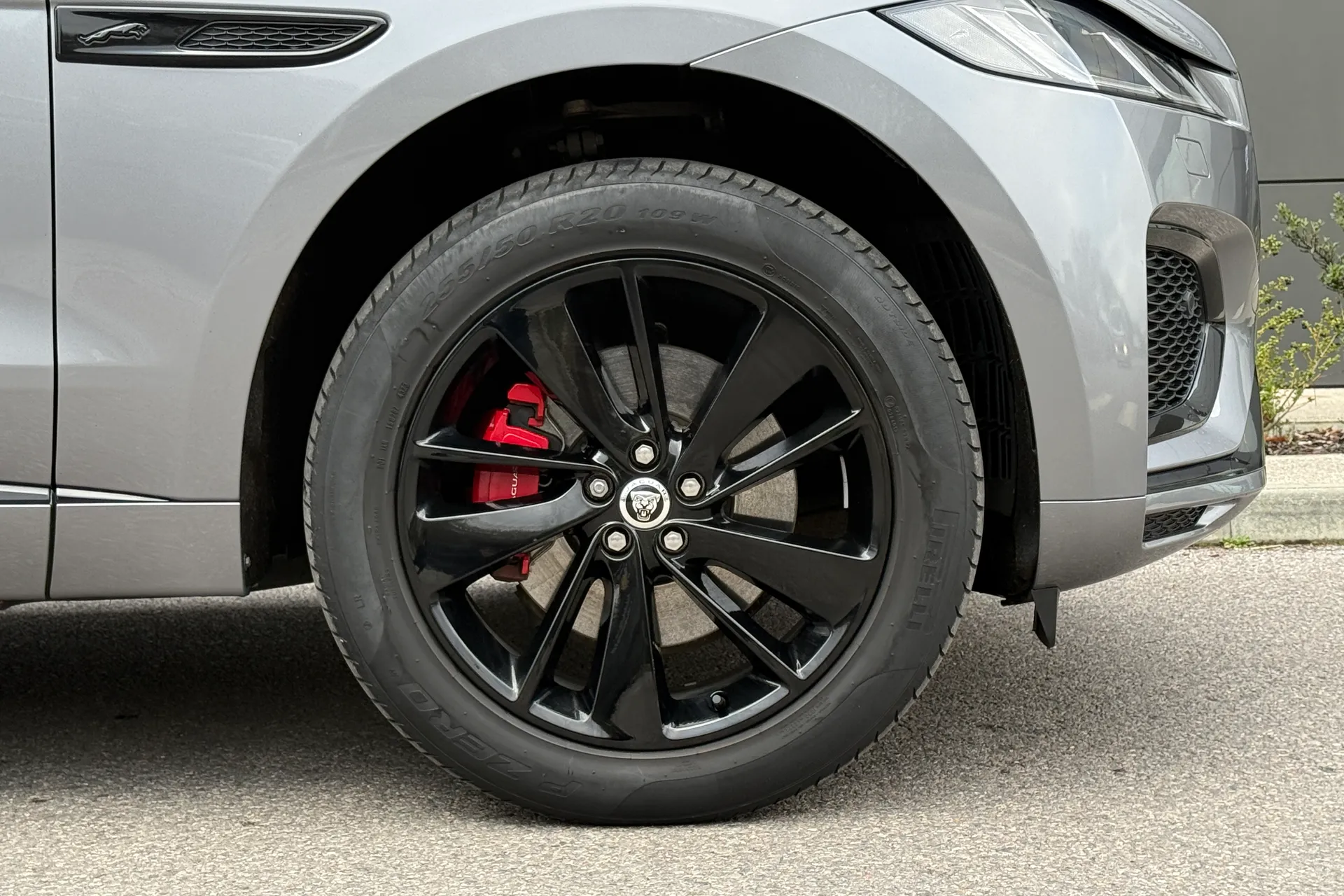 Jaguar F-PACE thumbnail image number 10