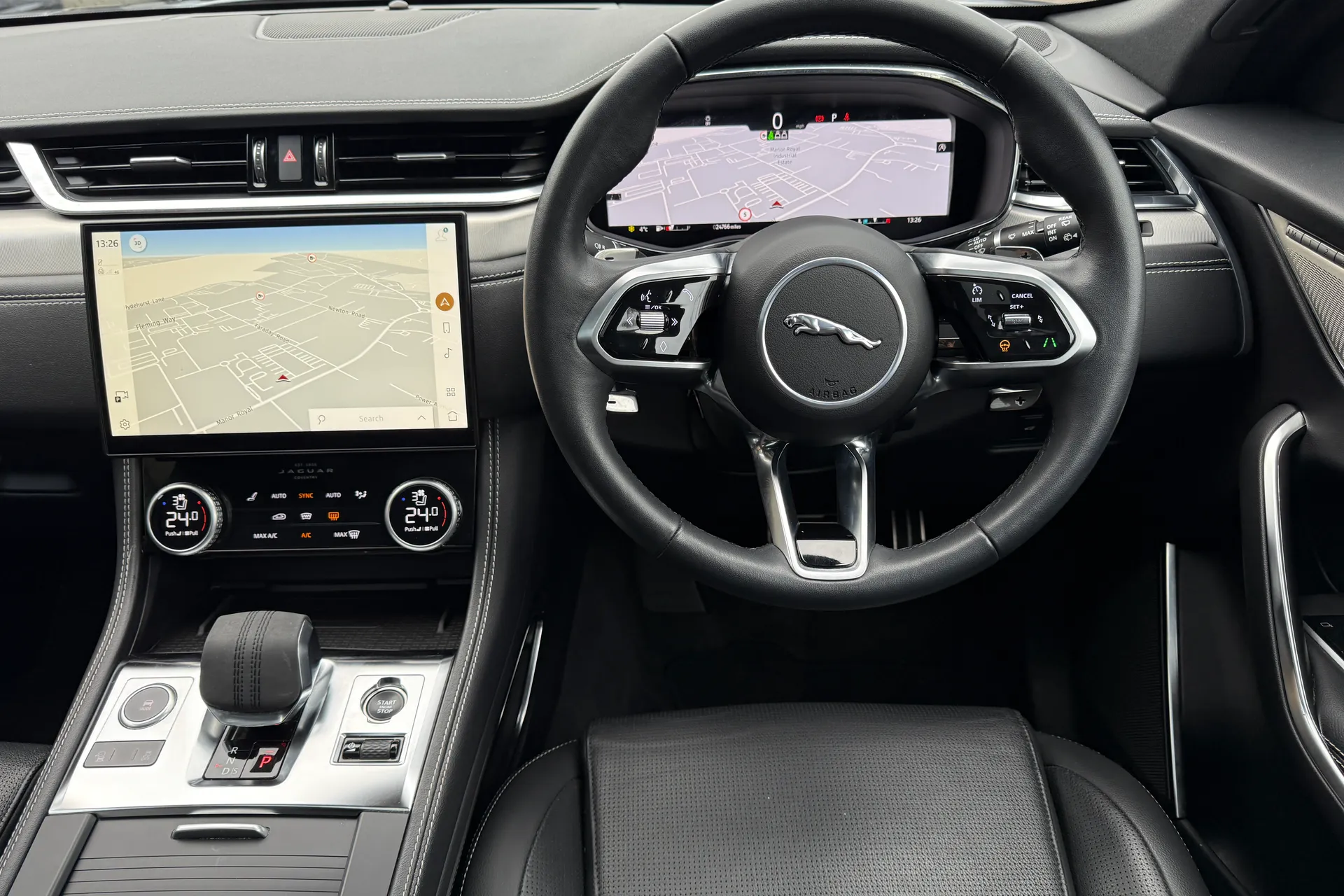 Jaguar F-PACE thumbnail image number 22