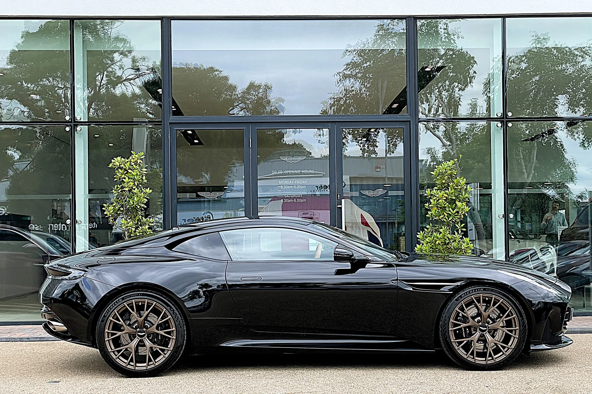 Aston Martin DB12 thumbnail image number 2