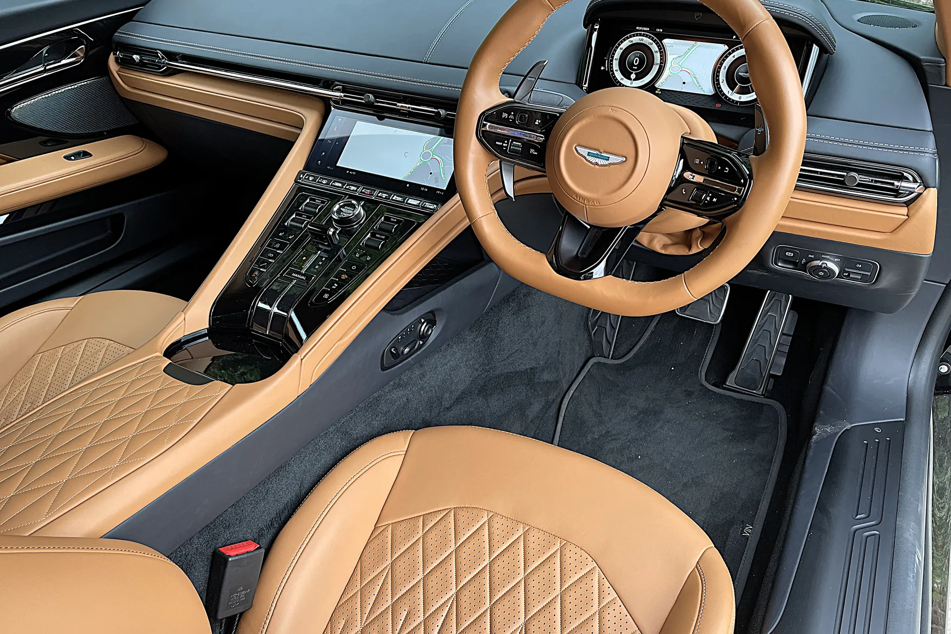 Aston Martin DB12 thumbnail image number 3