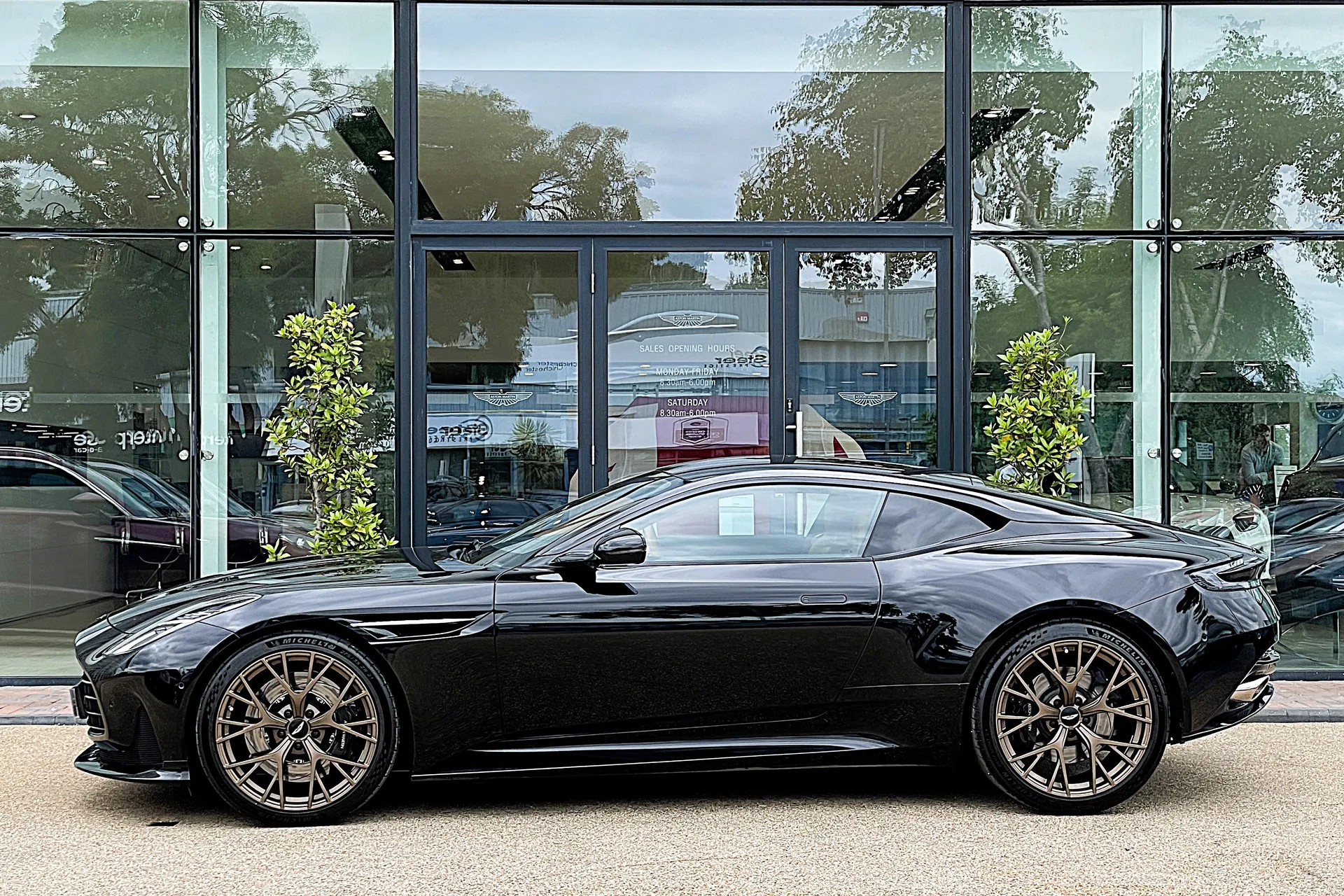 Aston Martin DB12 thumbnail image number 14