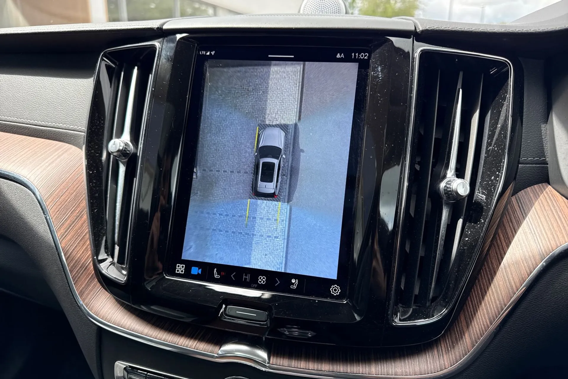 Volvo XC60 thumbnail image number 4
