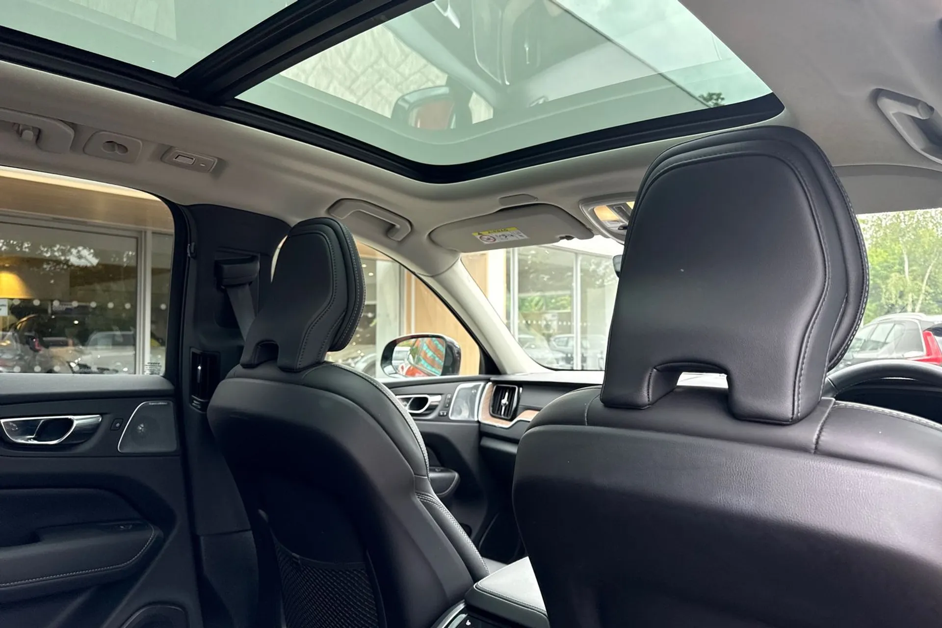 Volvo XC60 thumbnail image number 25
