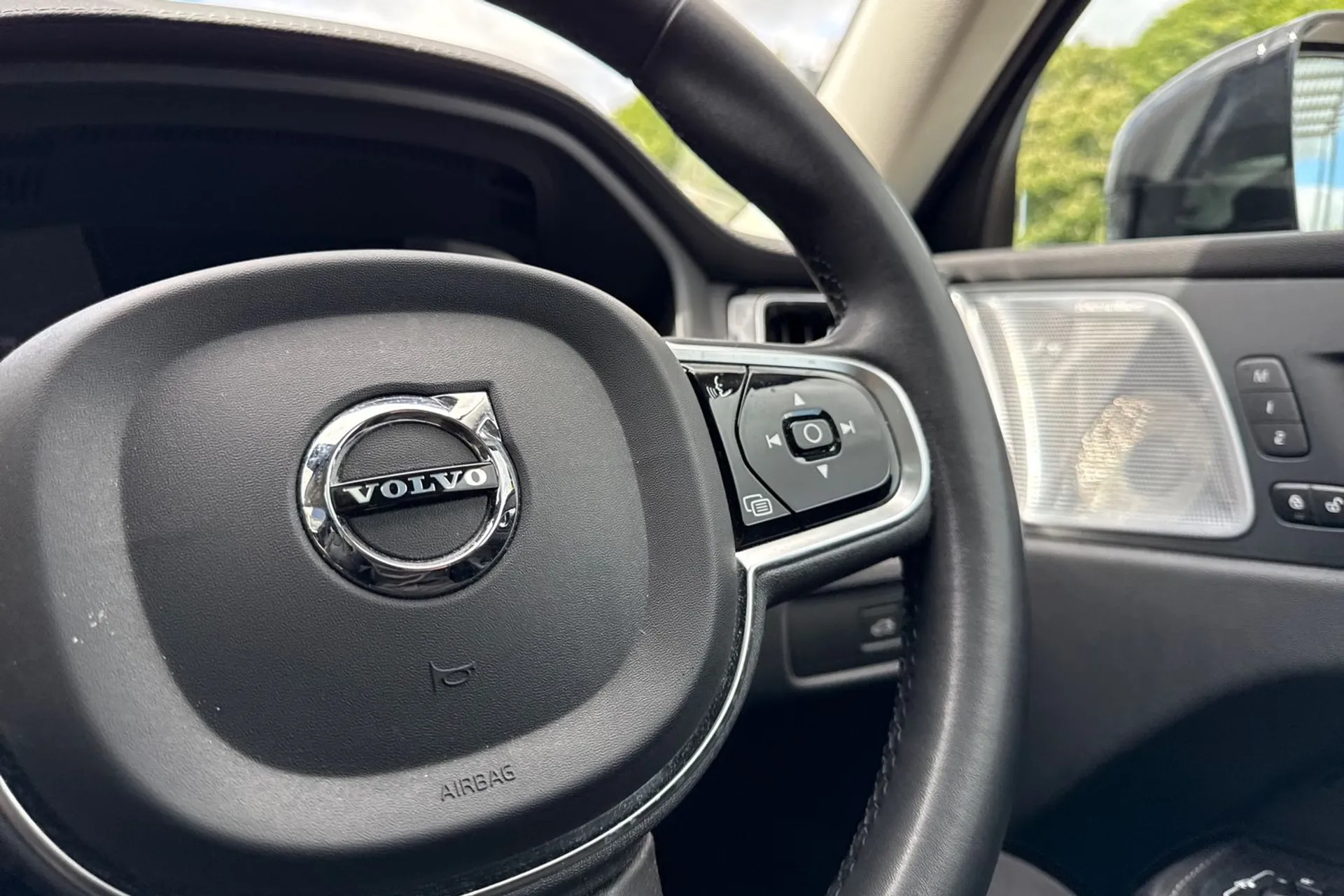 Volvo XC60 thumbnail image number 38