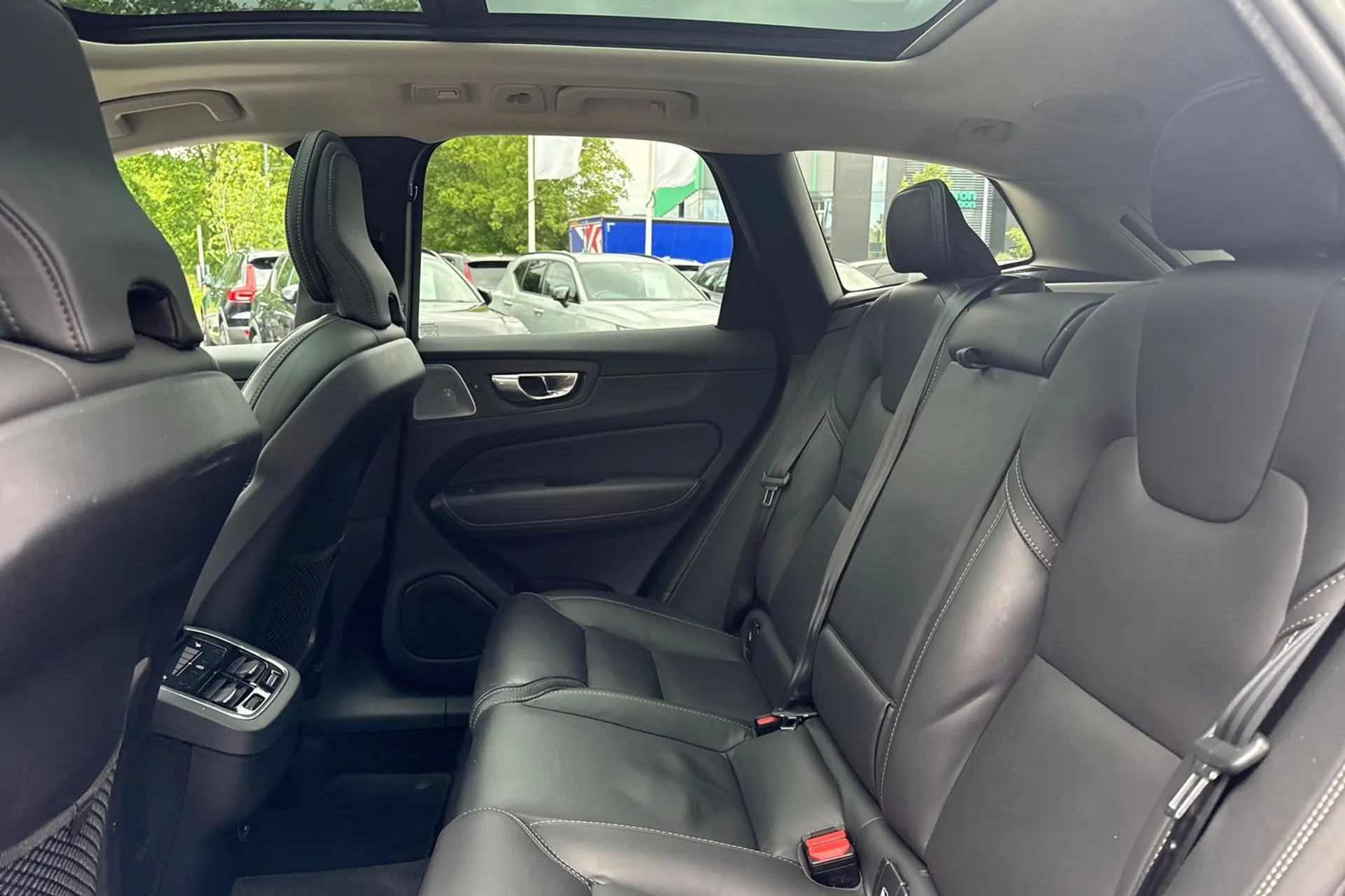Volvo XC60 thumbnail image number 50