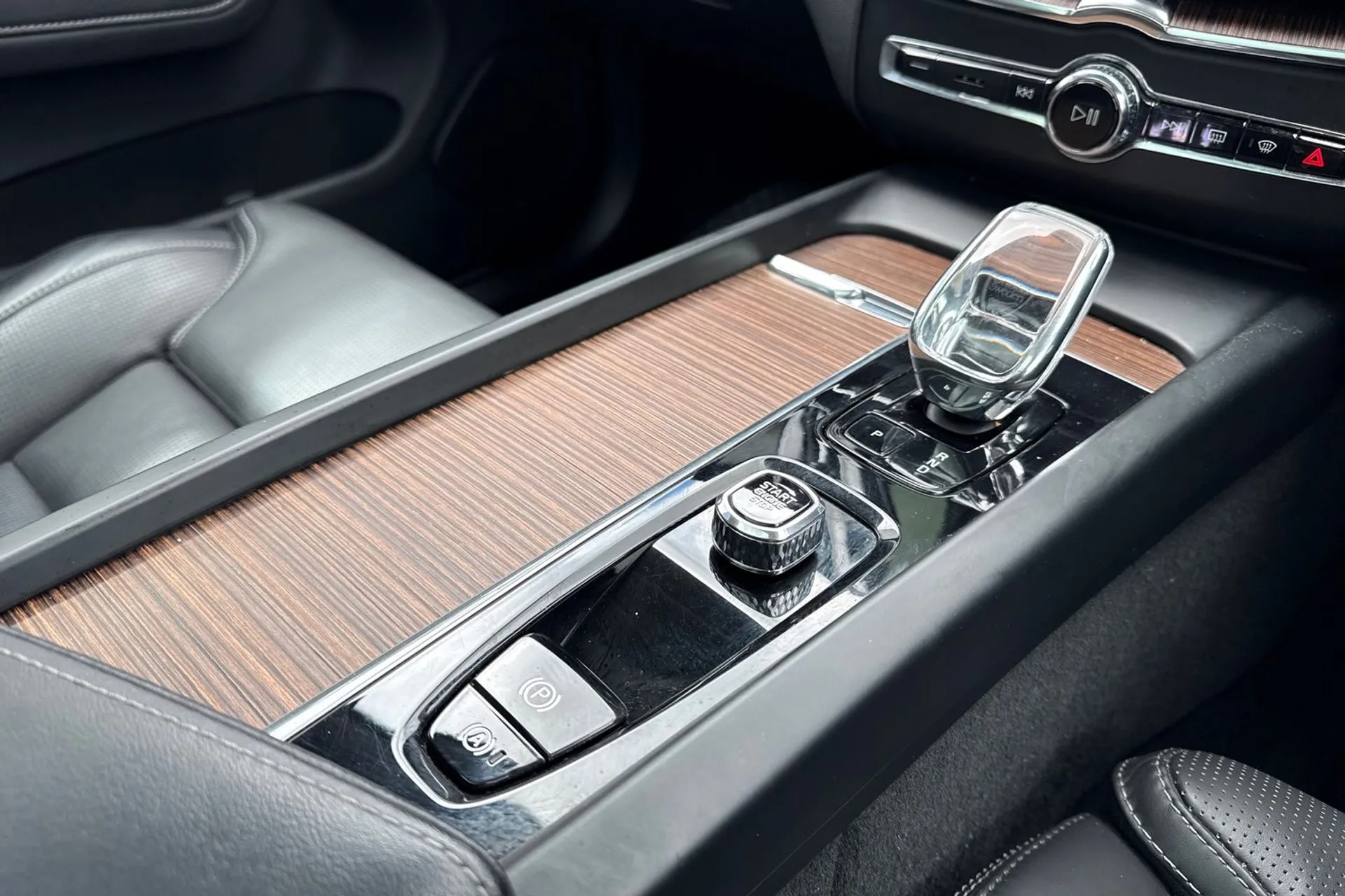 Volvo XC60 thumbnail image number 43