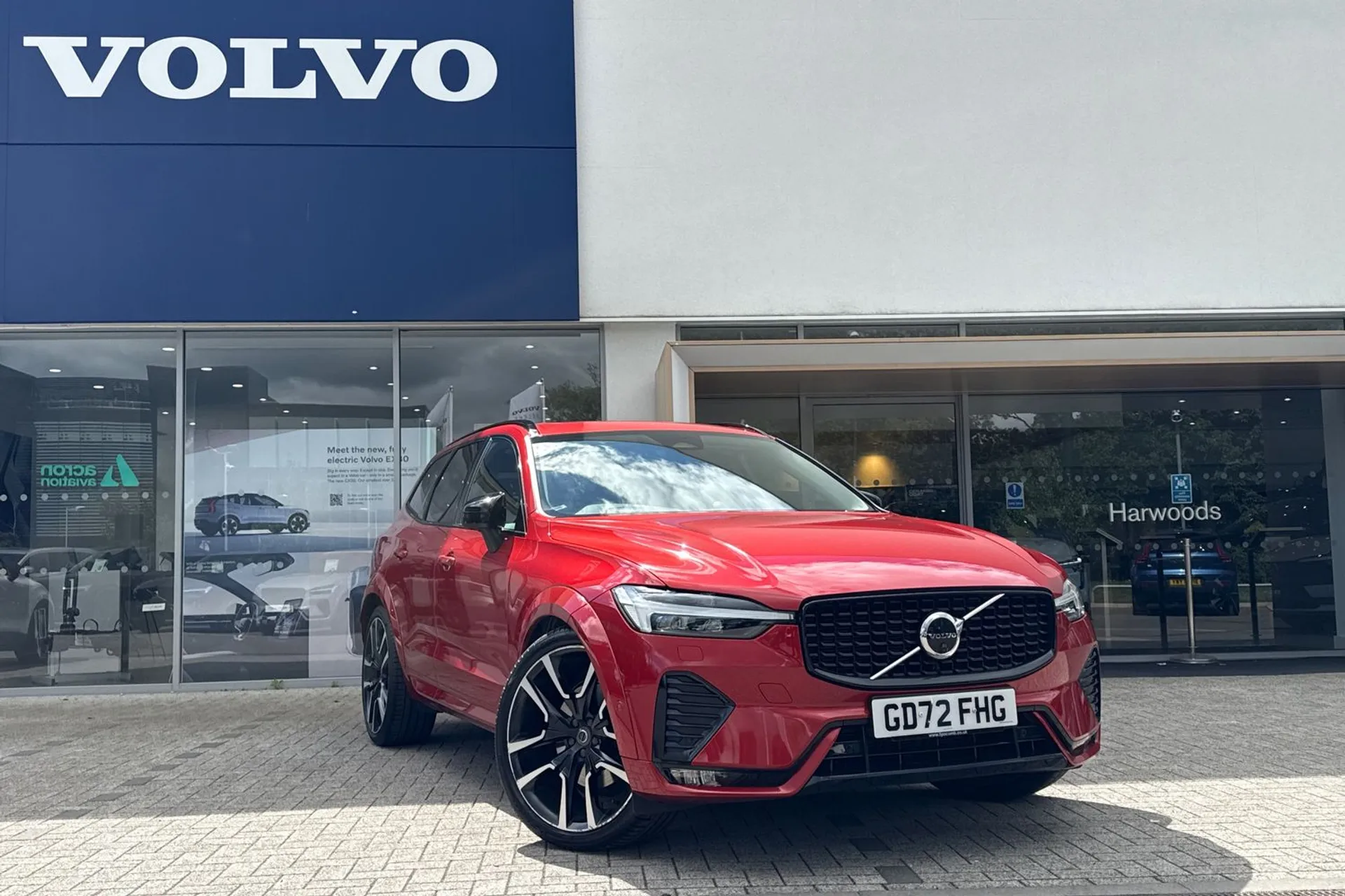 Volvo XC60 focused image