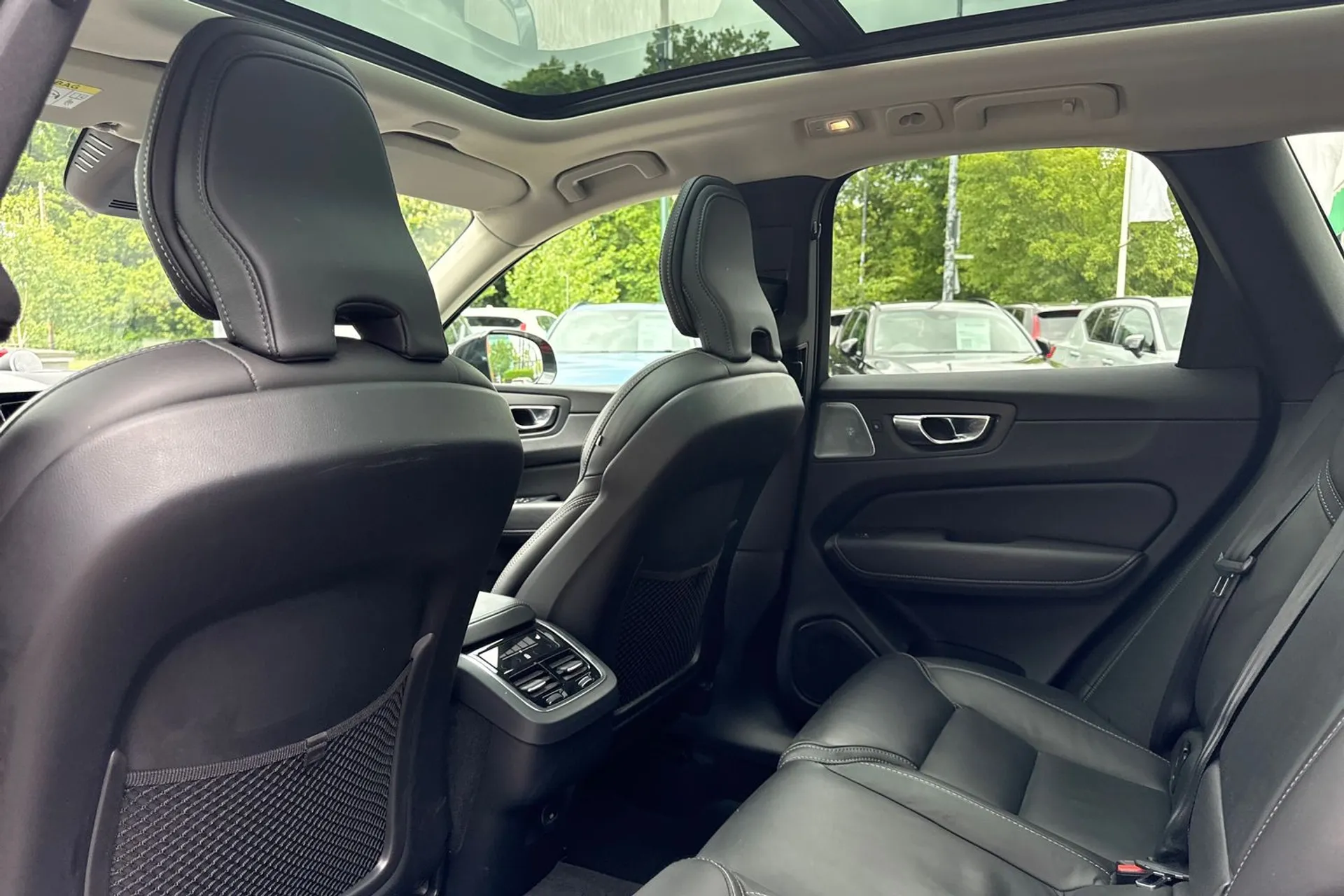 Volvo XC60 thumbnail image number 32