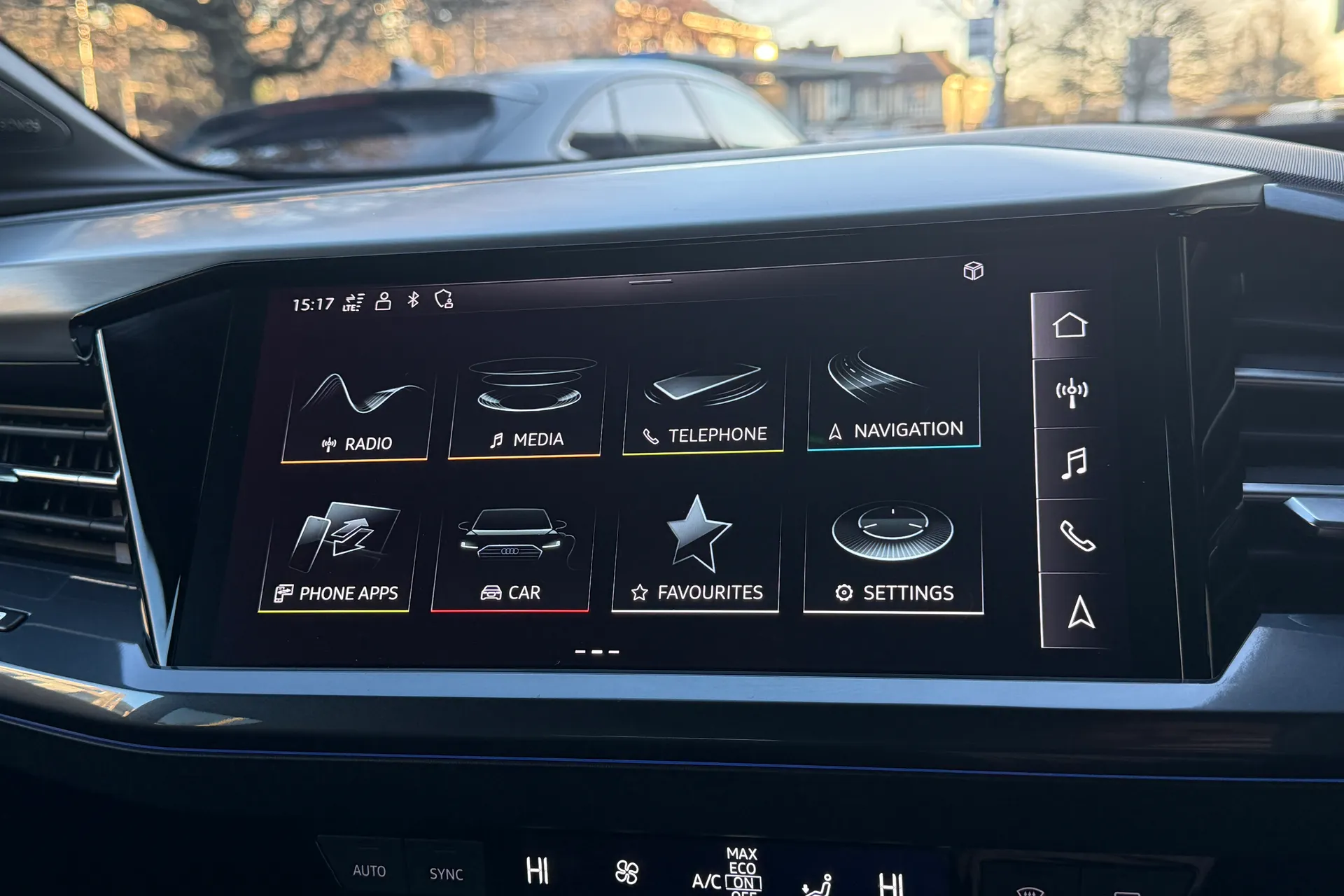 Audi Q4 thumbnail image number 17