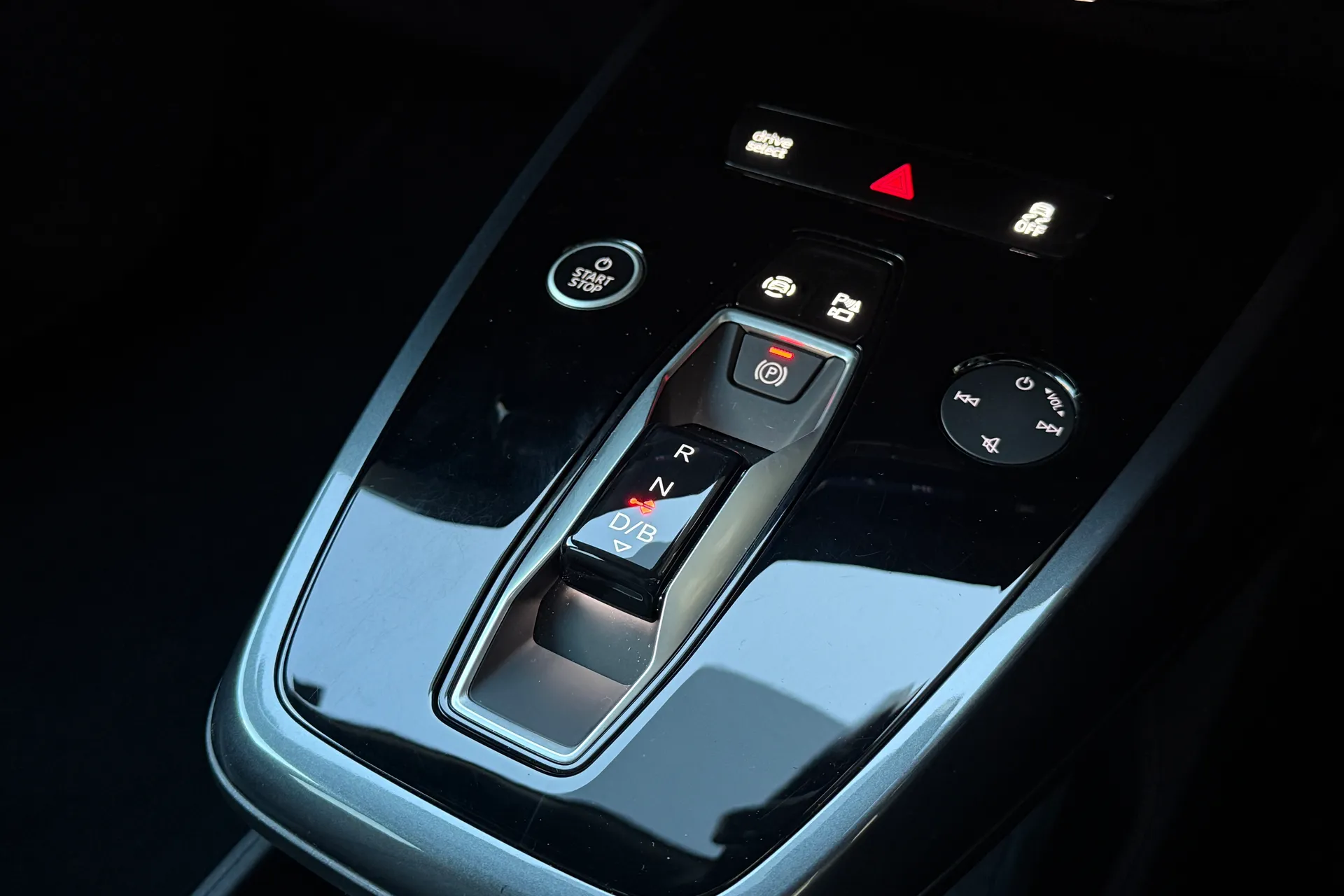 Audi Q4 thumbnail image number 20