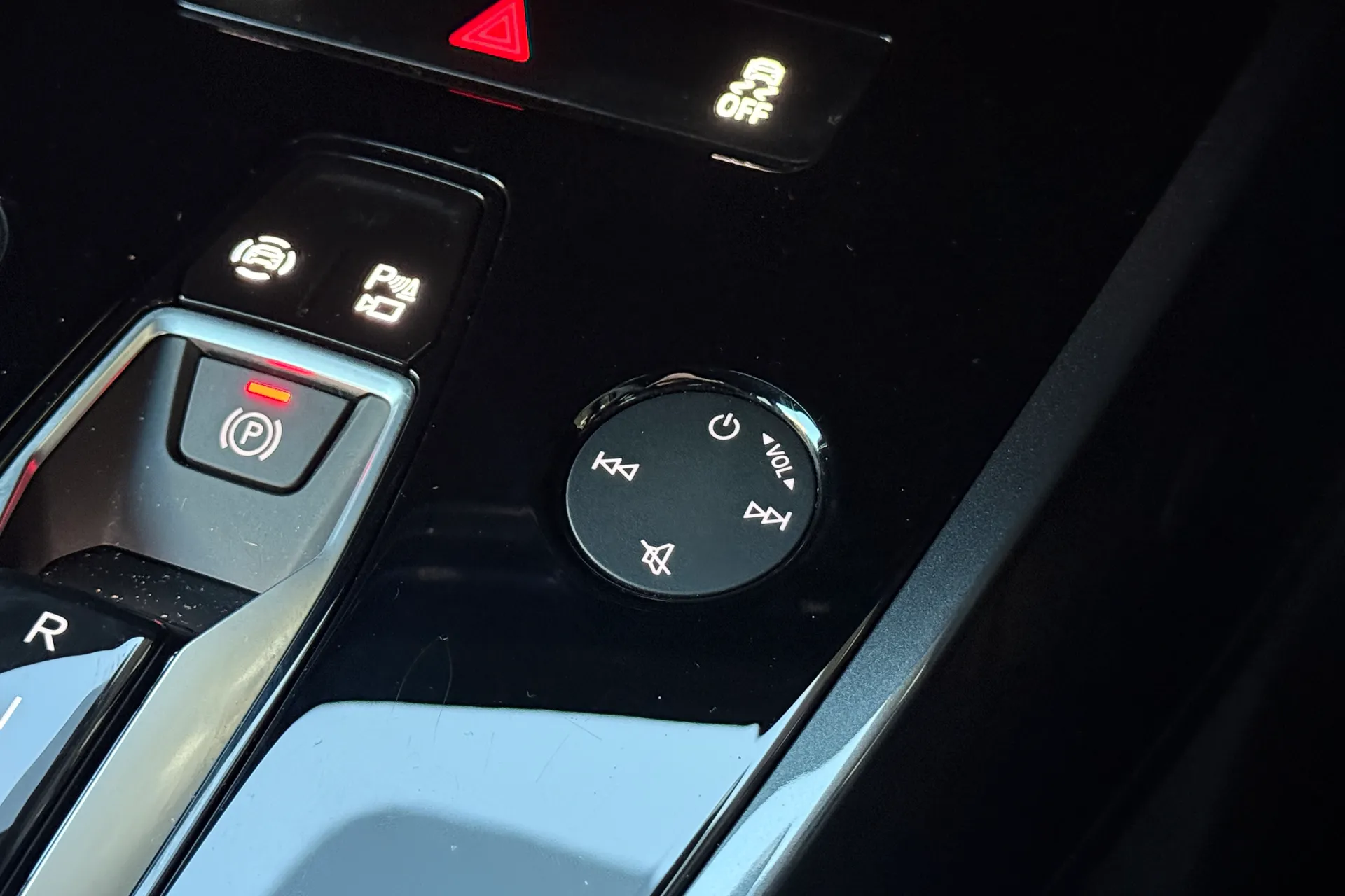 Audi Q4 thumbnail image number 22