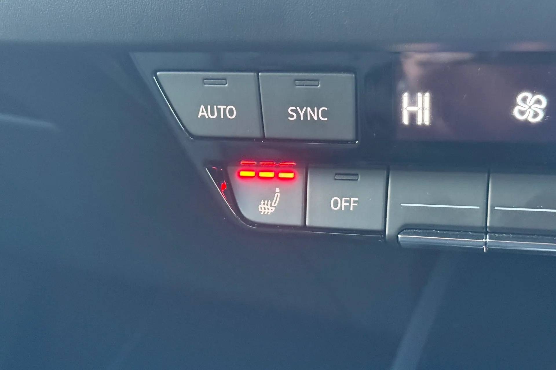 Audi Q4 thumbnail image number 6