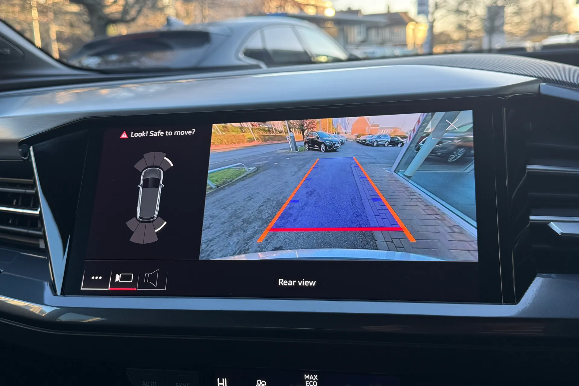 Audi Q4 thumbnail image number 5