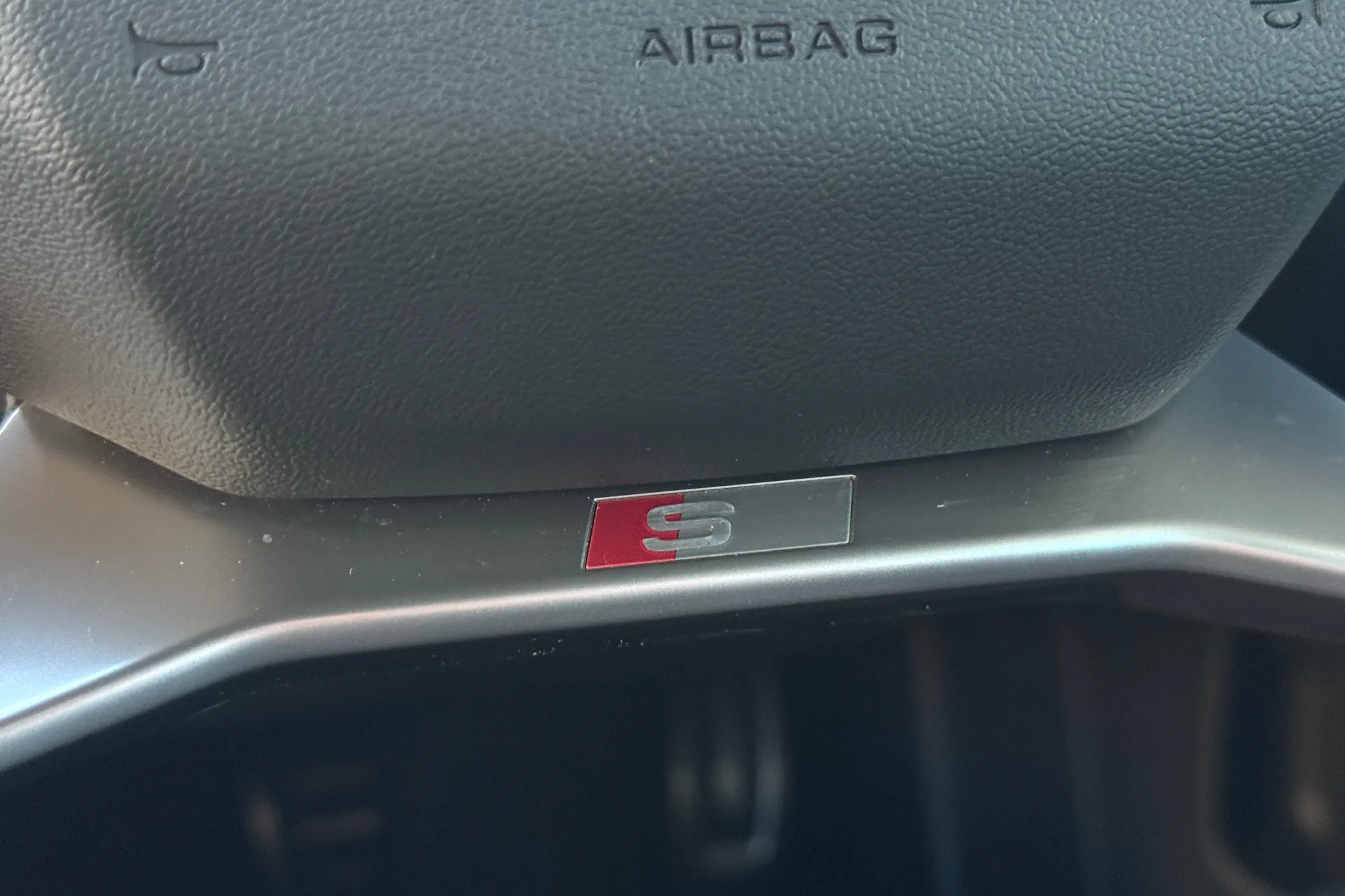 Audi Q4 thumbnail image number 16