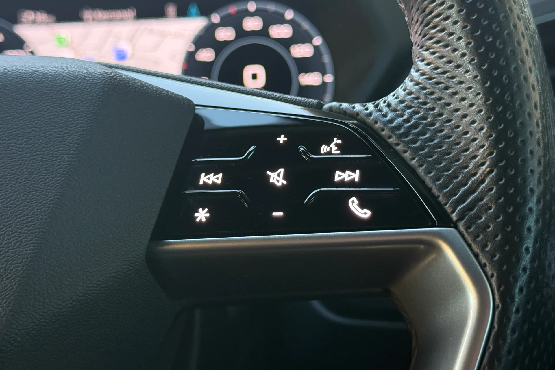 Audi Q4 thumbnail image number 14