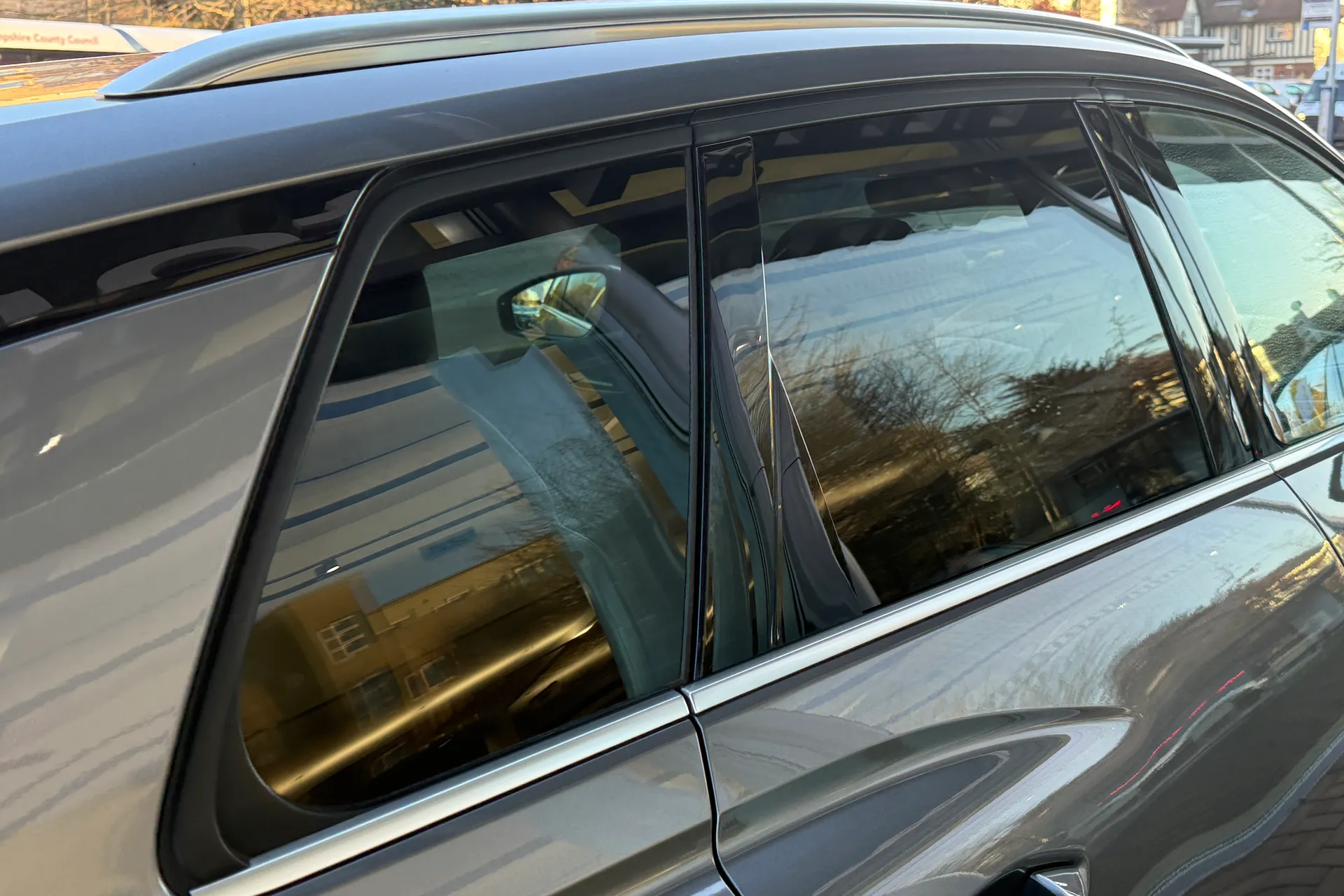 Audi Q4 thumbnail image number 32