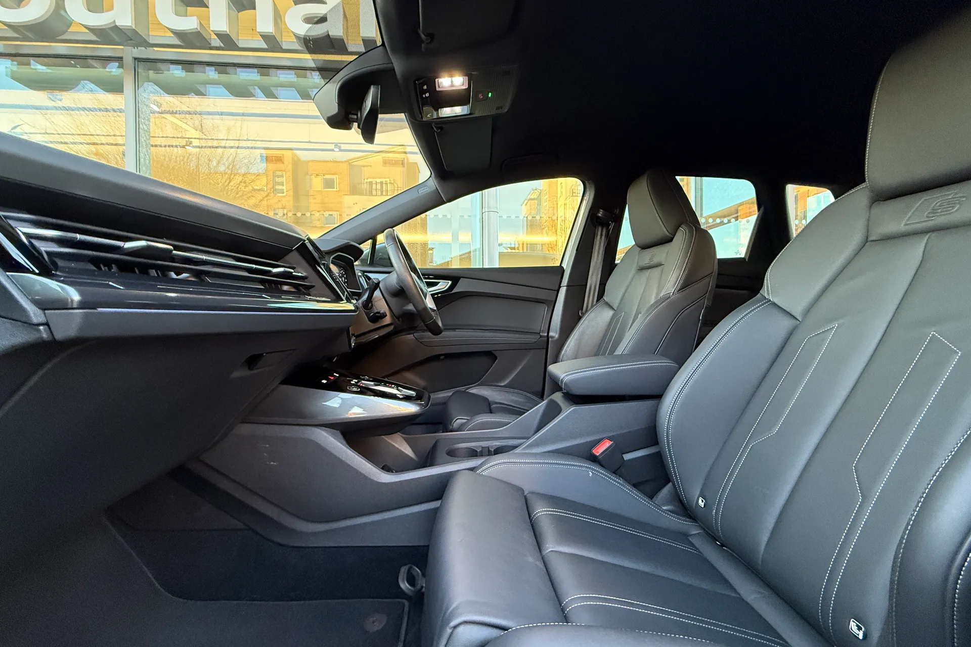 Audi Q4 thumbnail image number 7