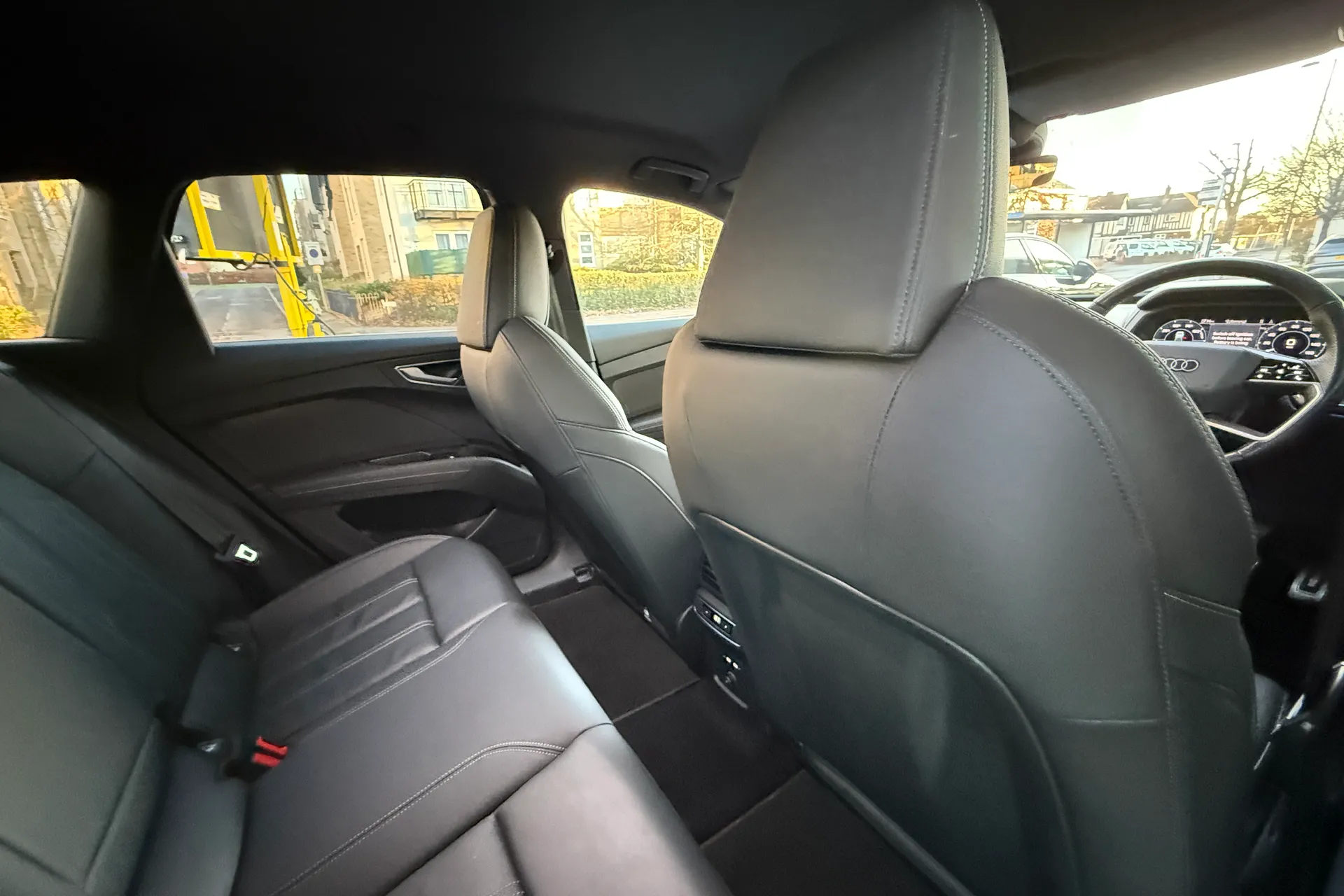 Audi Q4 thumbnail image number 36