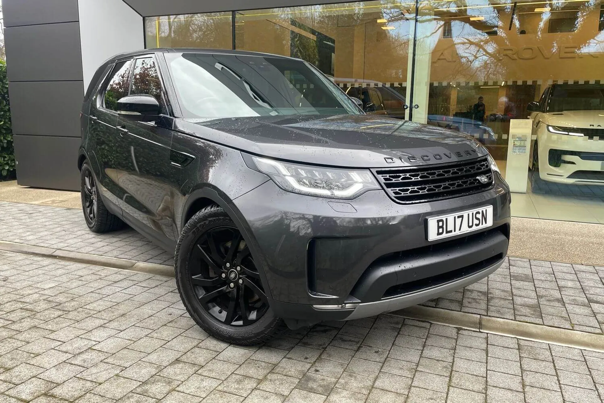LAND ROVER DISCOVERY thumbnail image number 1