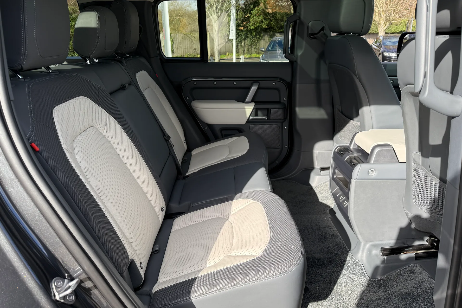 LAND ROVER DEFENDER thumbnail image number 49