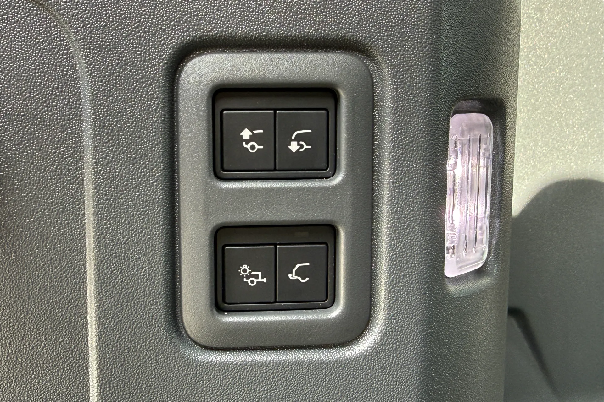 LAND ROVER DEFENDER thumbnail image number 40