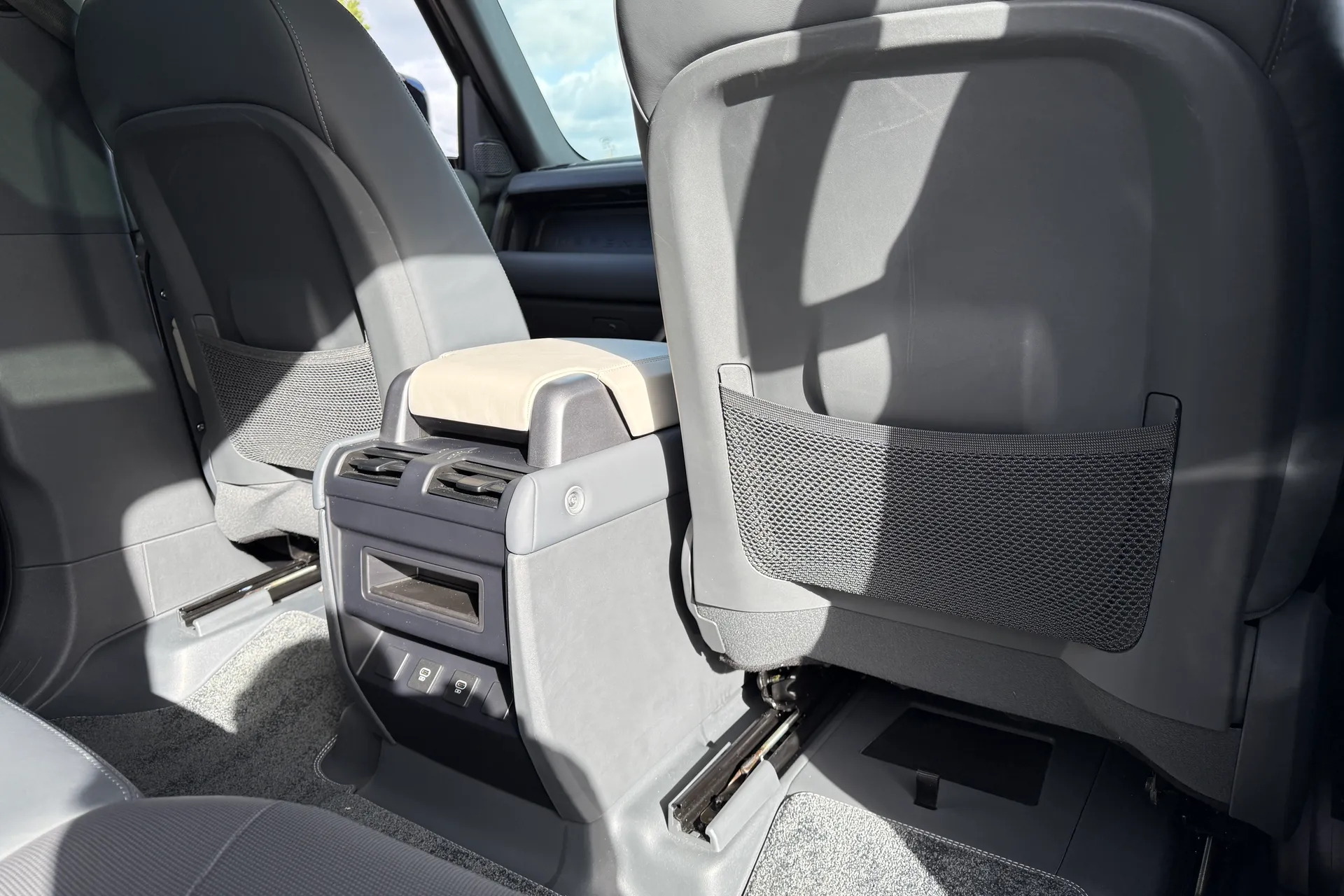 LAND ROVER DEFENDER thumbnail image number 52