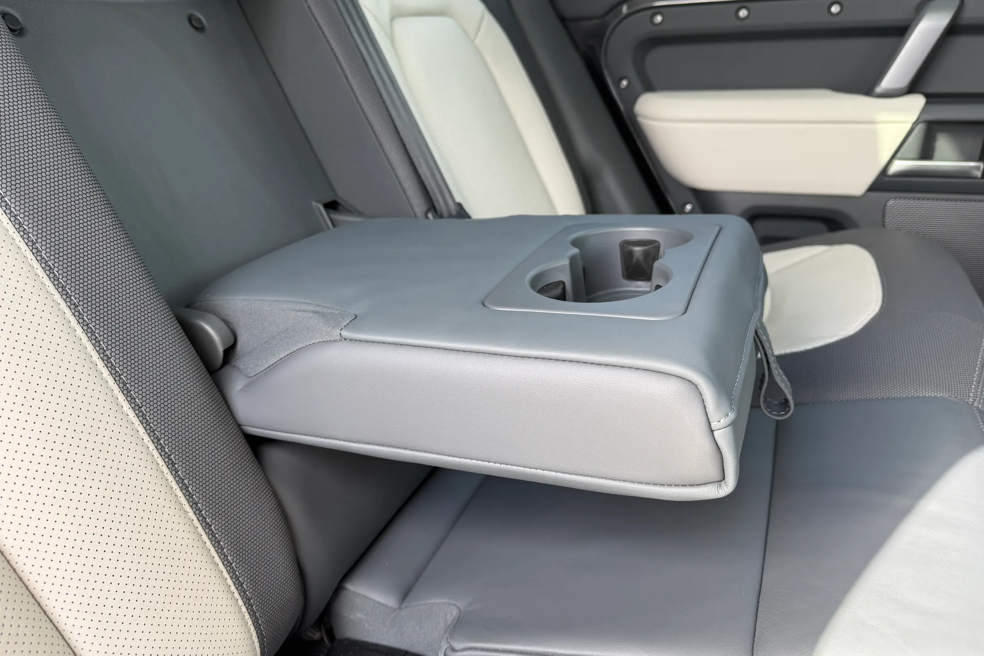 LAND ROVER DEFENDER thumbnail image number 50