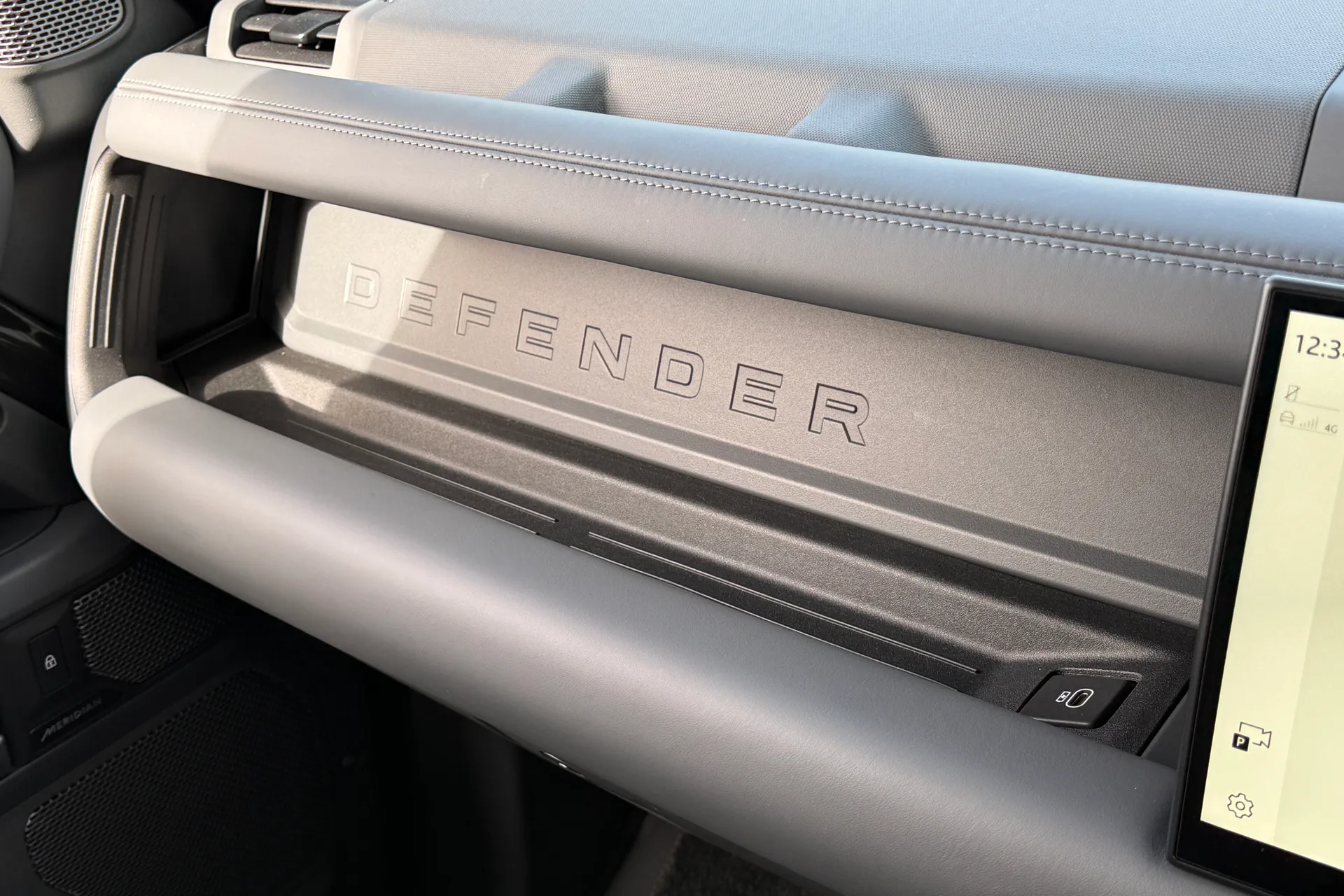 LAND ROVER DEFENDER thumbnail image number 60