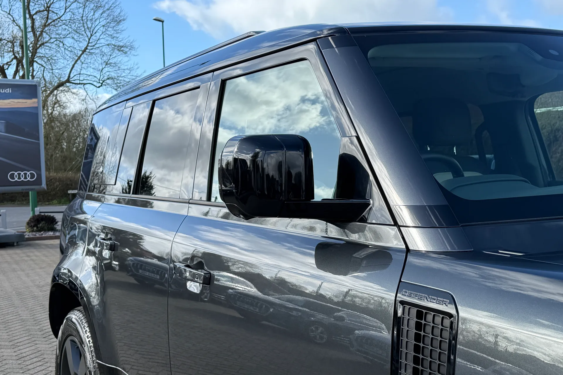 LAND ROVER DEFENDER thumbnail image number 54