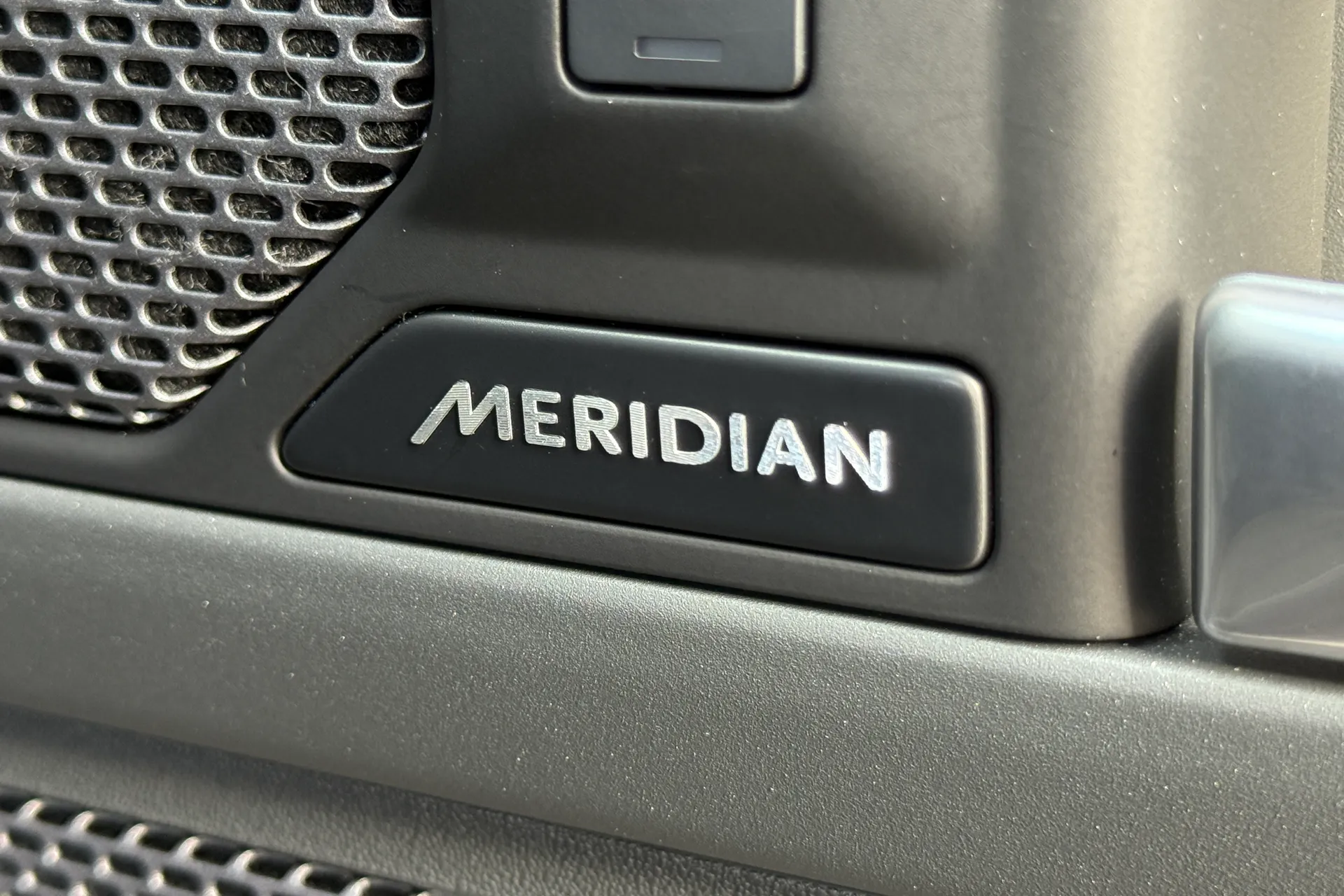 LAND ROVER DEFENDER thumbnail image number 17