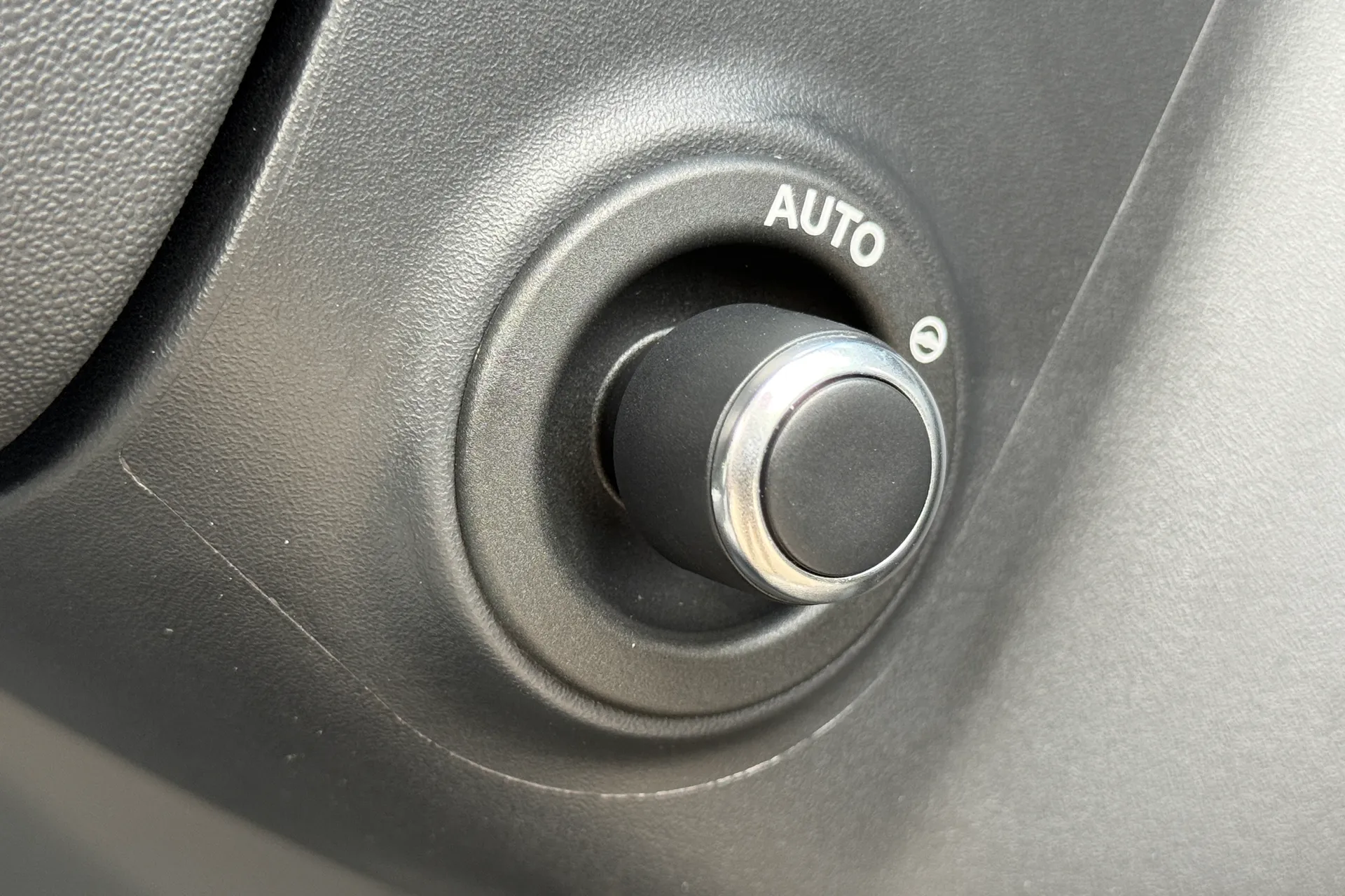 LAND ROVER DEFENDER thumbnail image number 23