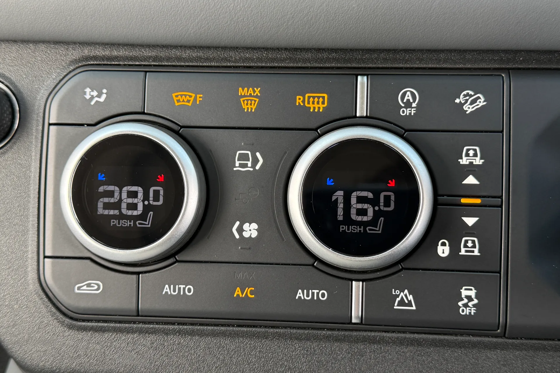 LAND ROVER DEFENDER thumbnail image number 15