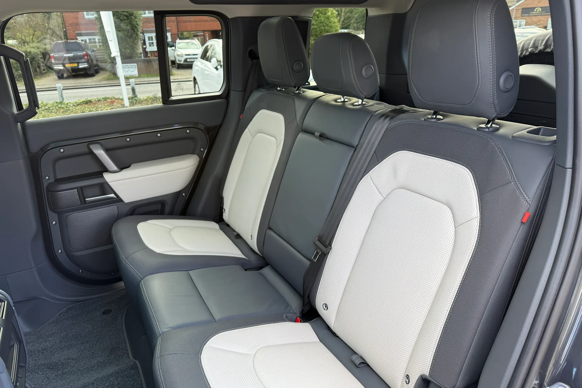 LAND ROVER DEFENDER thumbnail image number 47