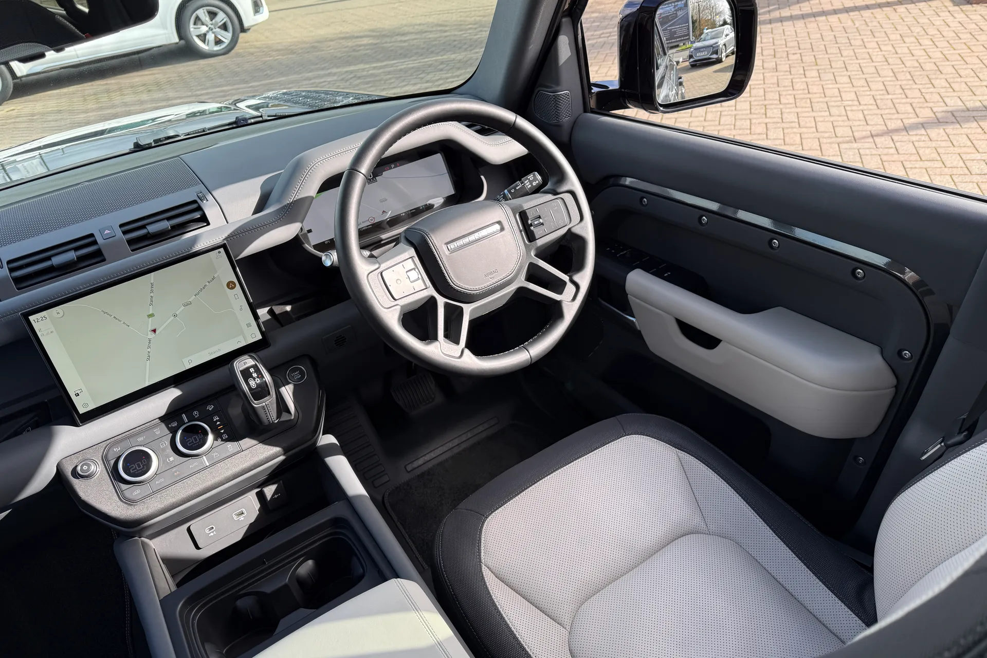 LAND ROVER DEFENDER thumbnail image number 46