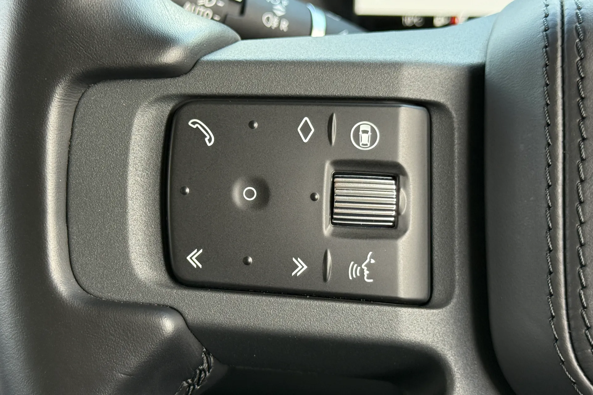 LAND ROVER DEFENDER thumbnail image number 21