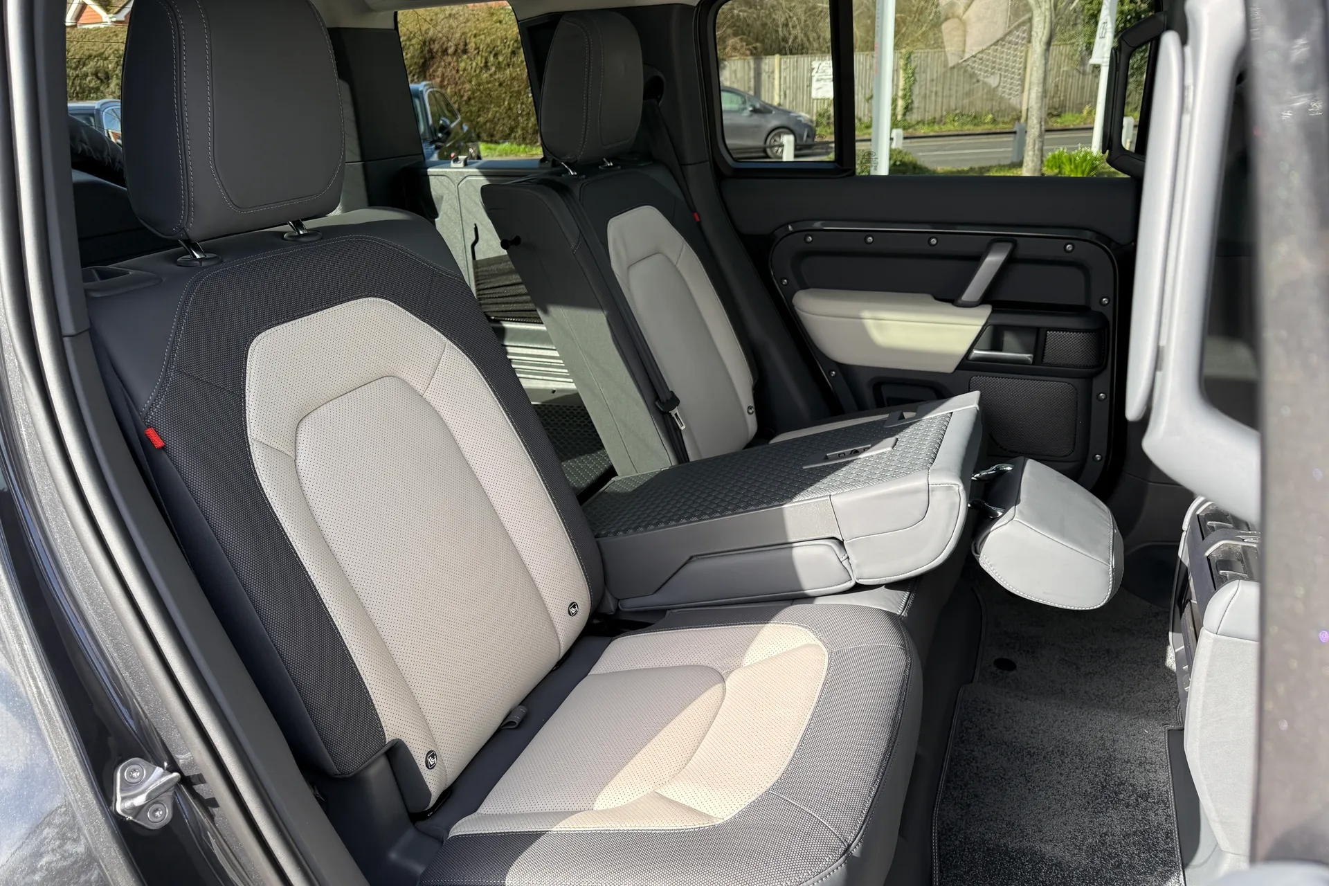 LAND ROVER DEFENDER thumbnail image number 51