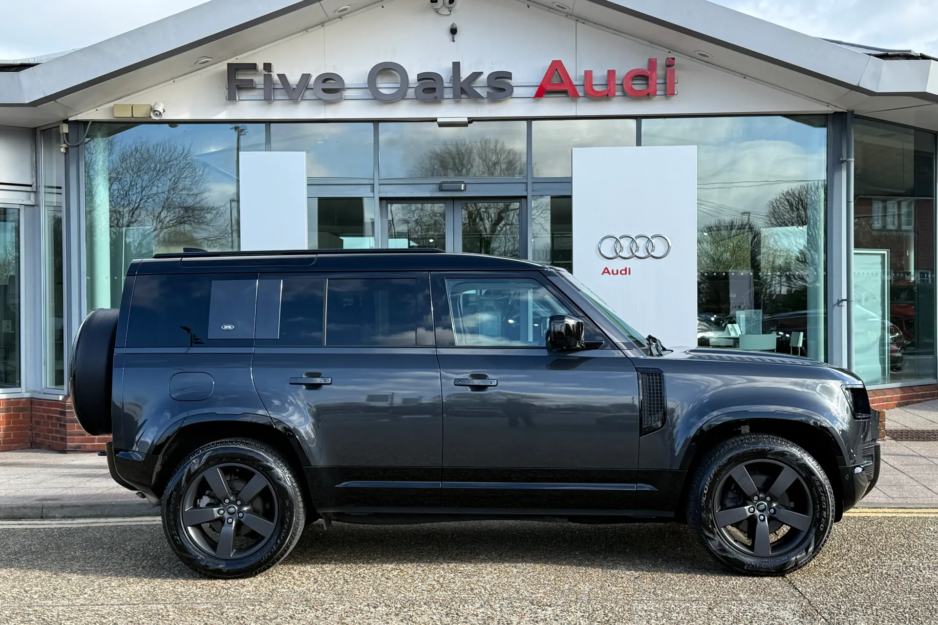 LAND ROVER DEFENDER thumbnail image number 2