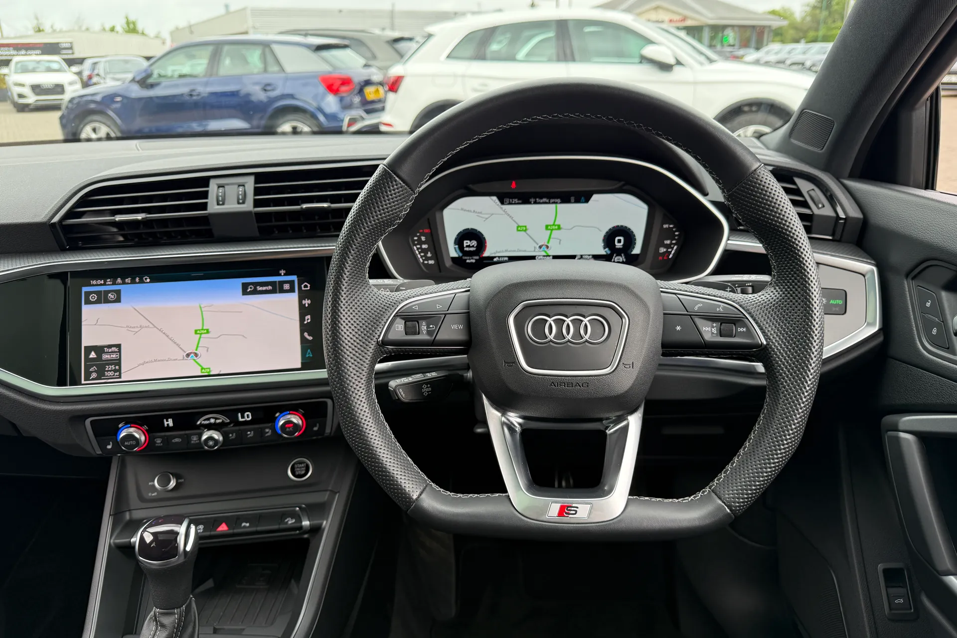 Audi Q3 thumbnail image number 6