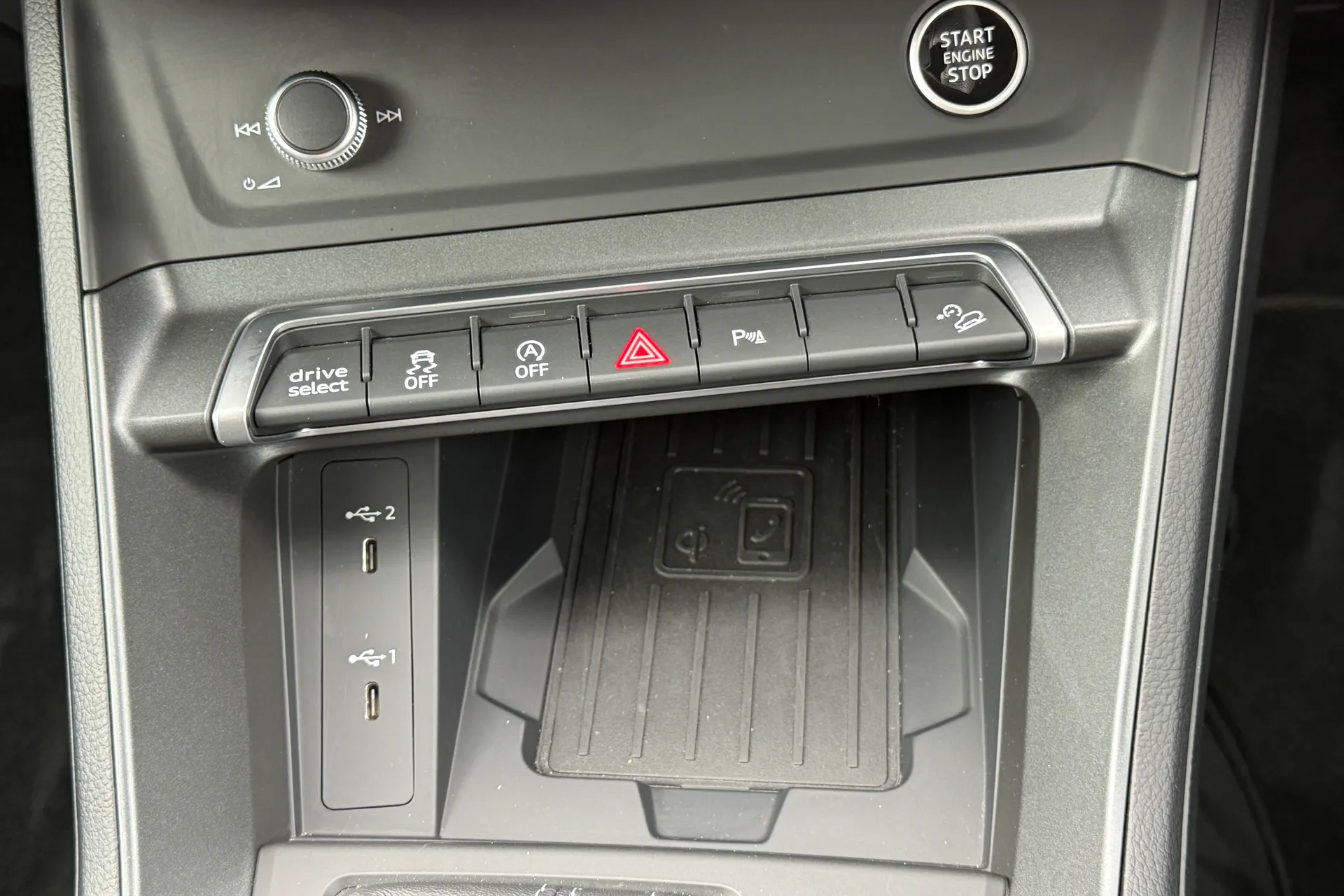 Audi Q3 thumbnail image number 19