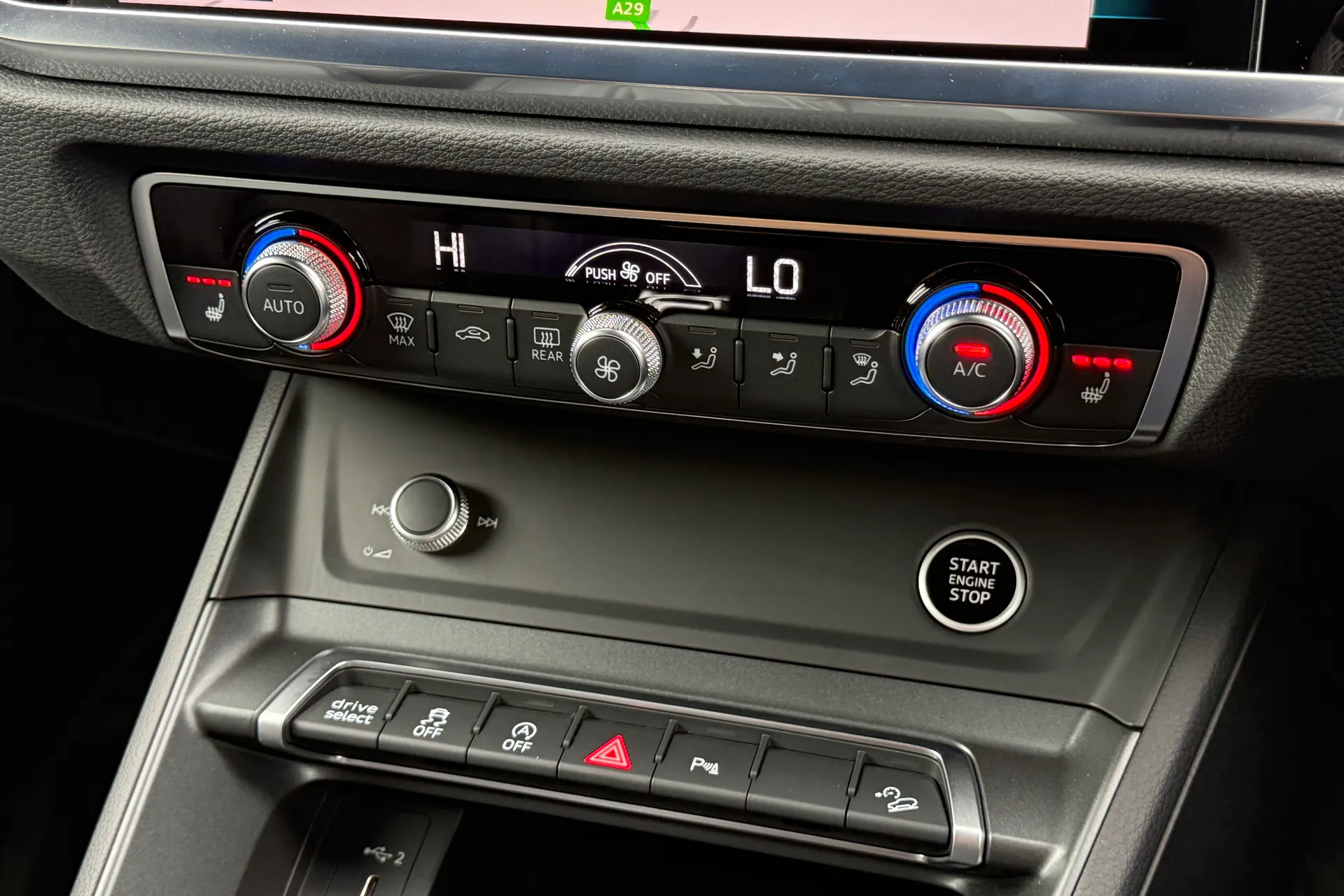Audi Q3 thumbnail image number 18