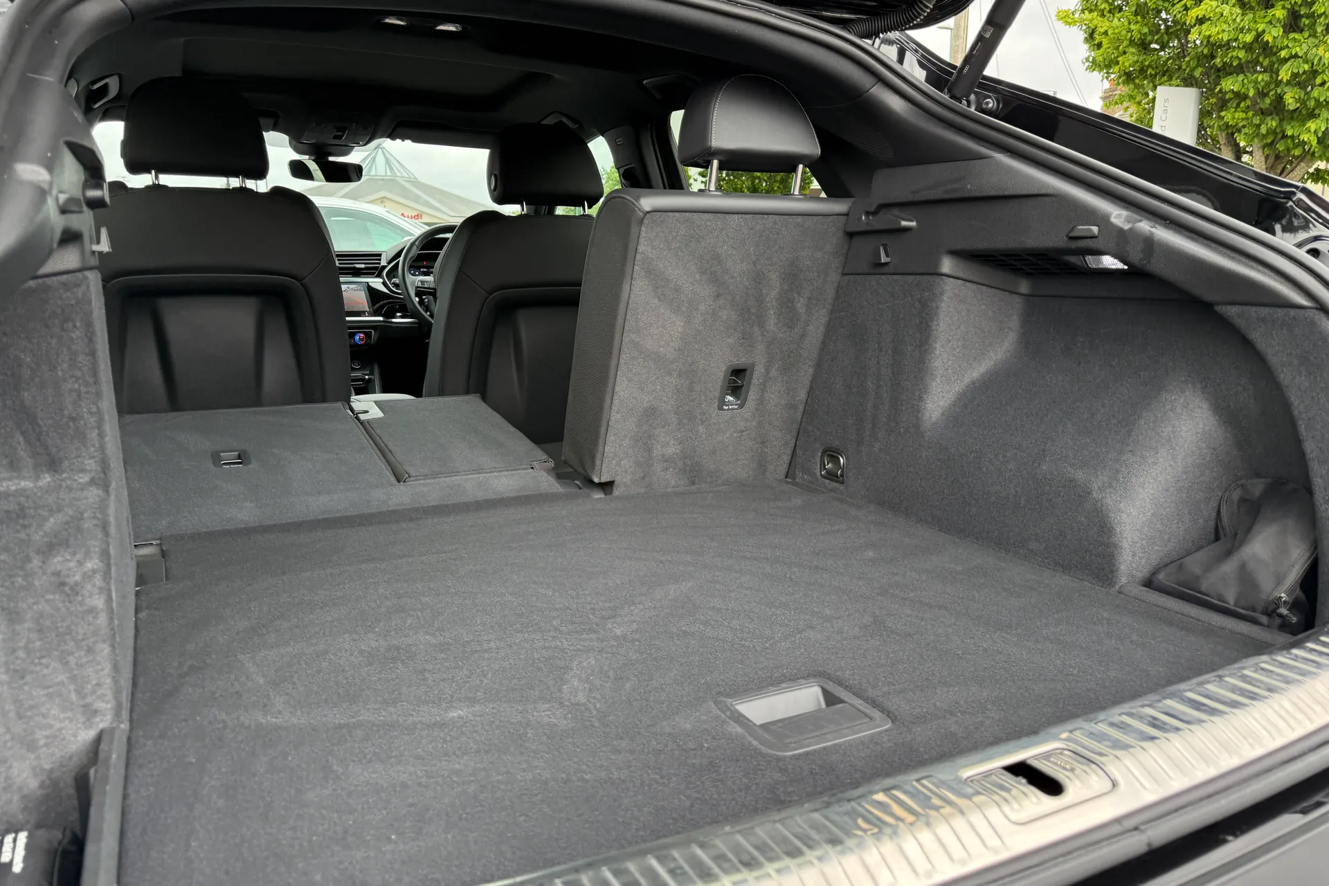 Audi Q3 thumbnail image number 43