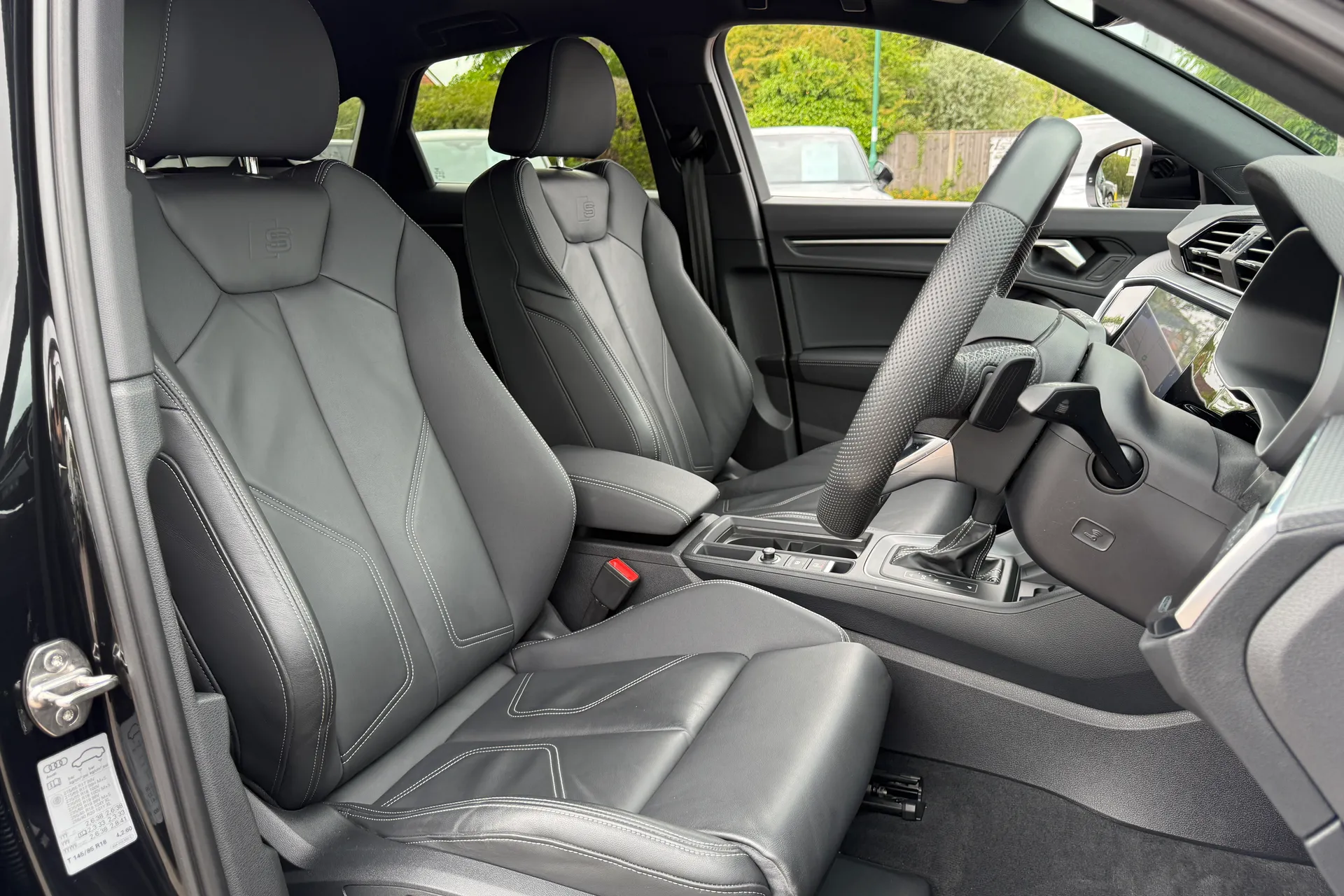Audi Q3 thumbnail image number 31