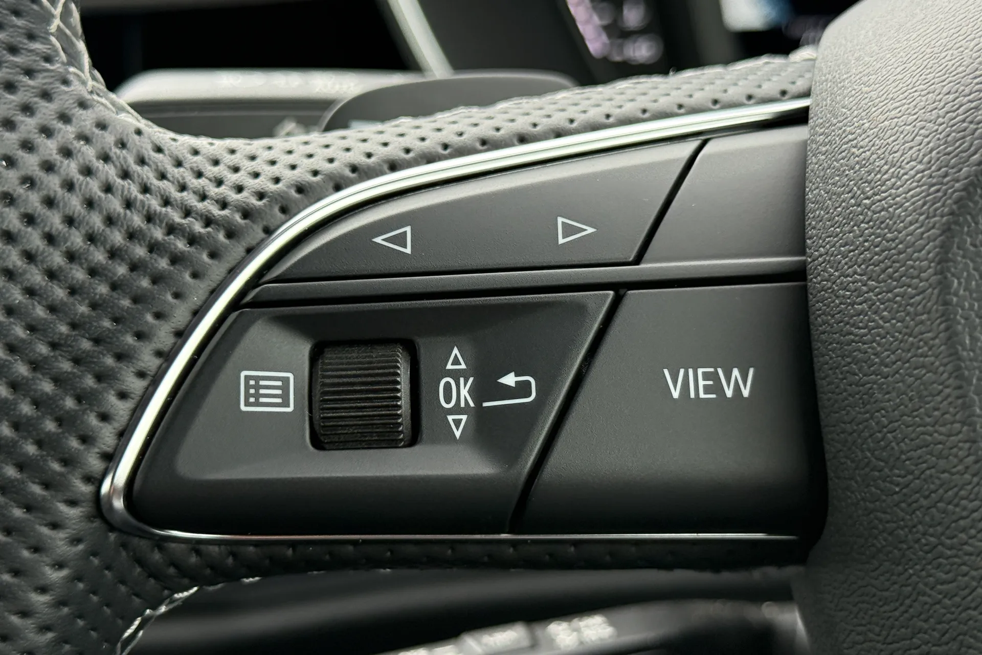 Audi Q3 thumbnail image number 25