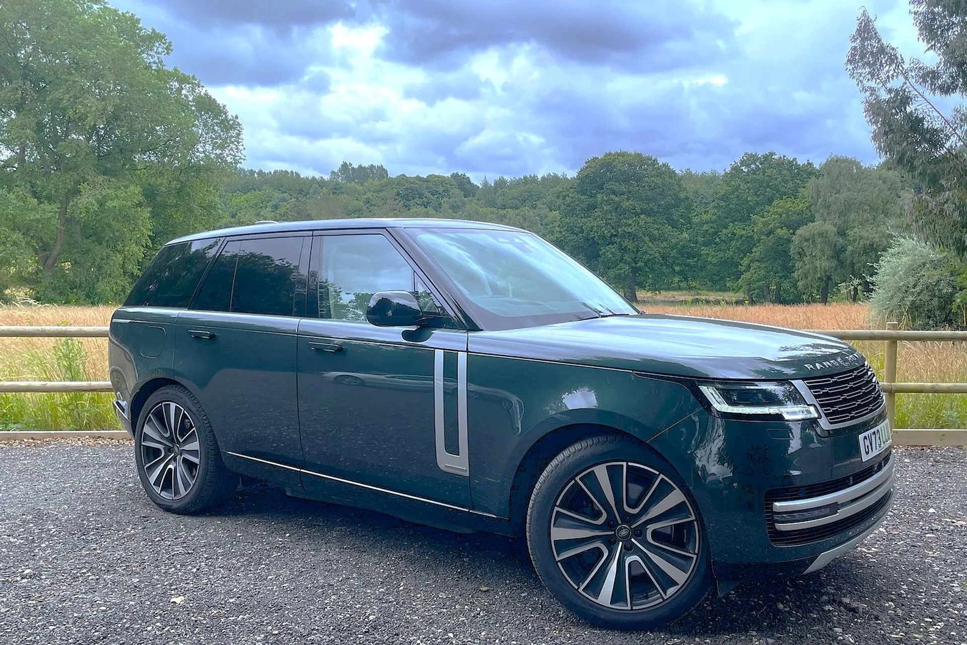 LAND ROVER RANGE ROVER focused image