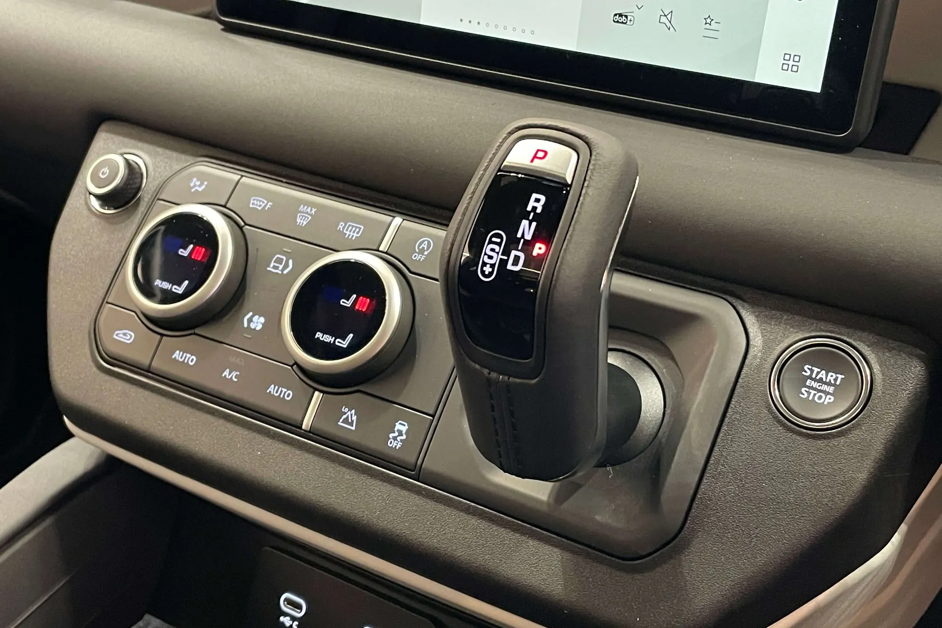 LAND ROVER Defender 110 thumbnail image number 22