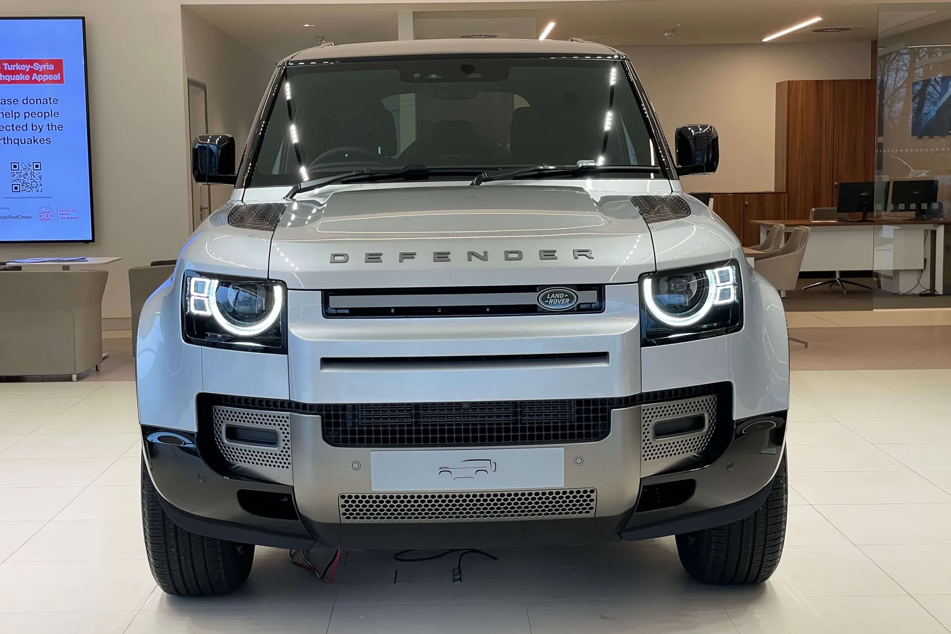 LAND ROVER Defender 110 thumbnail image number 2