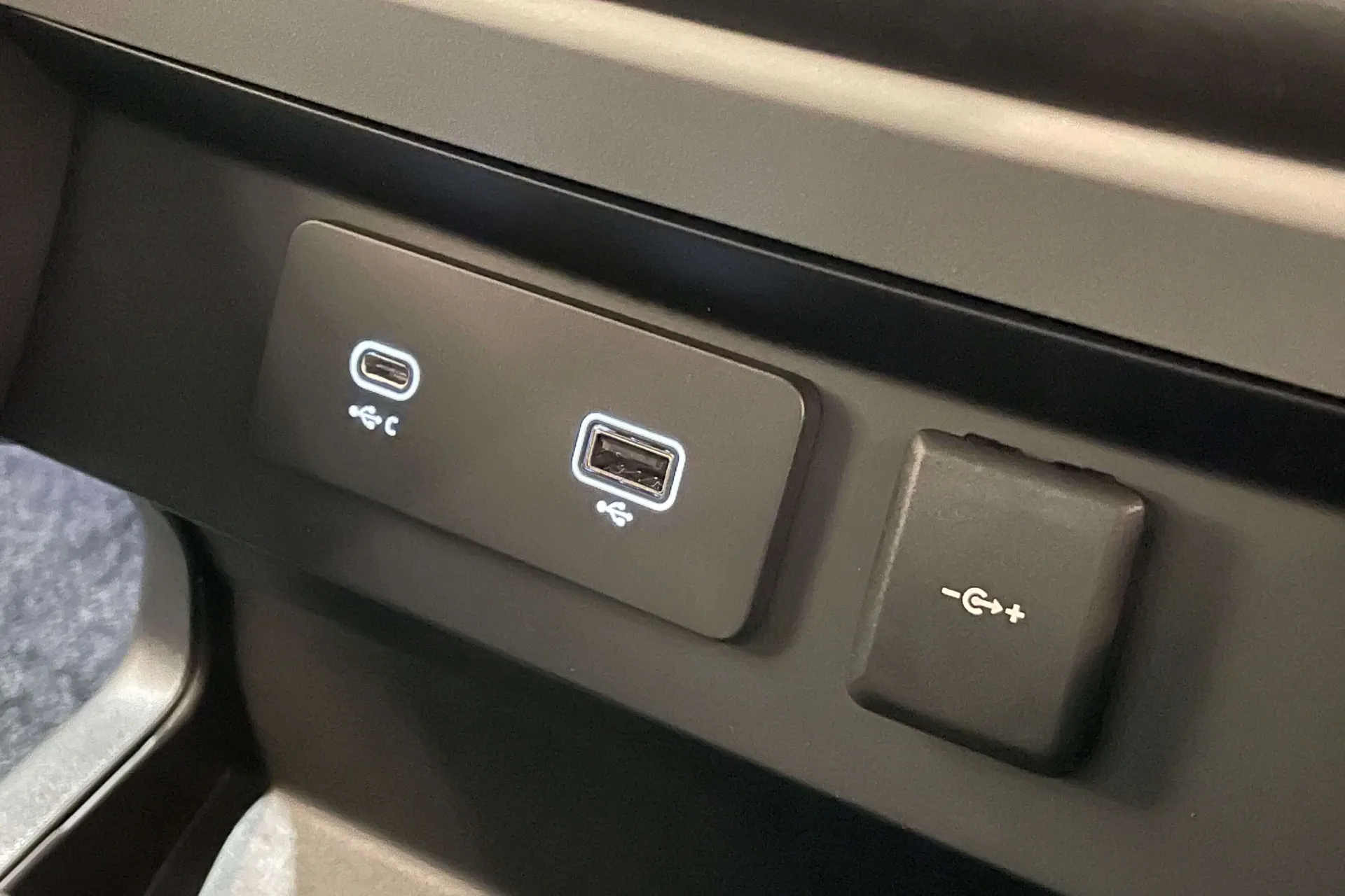 LAND ROVER Defender 110 thumbnail image number 24