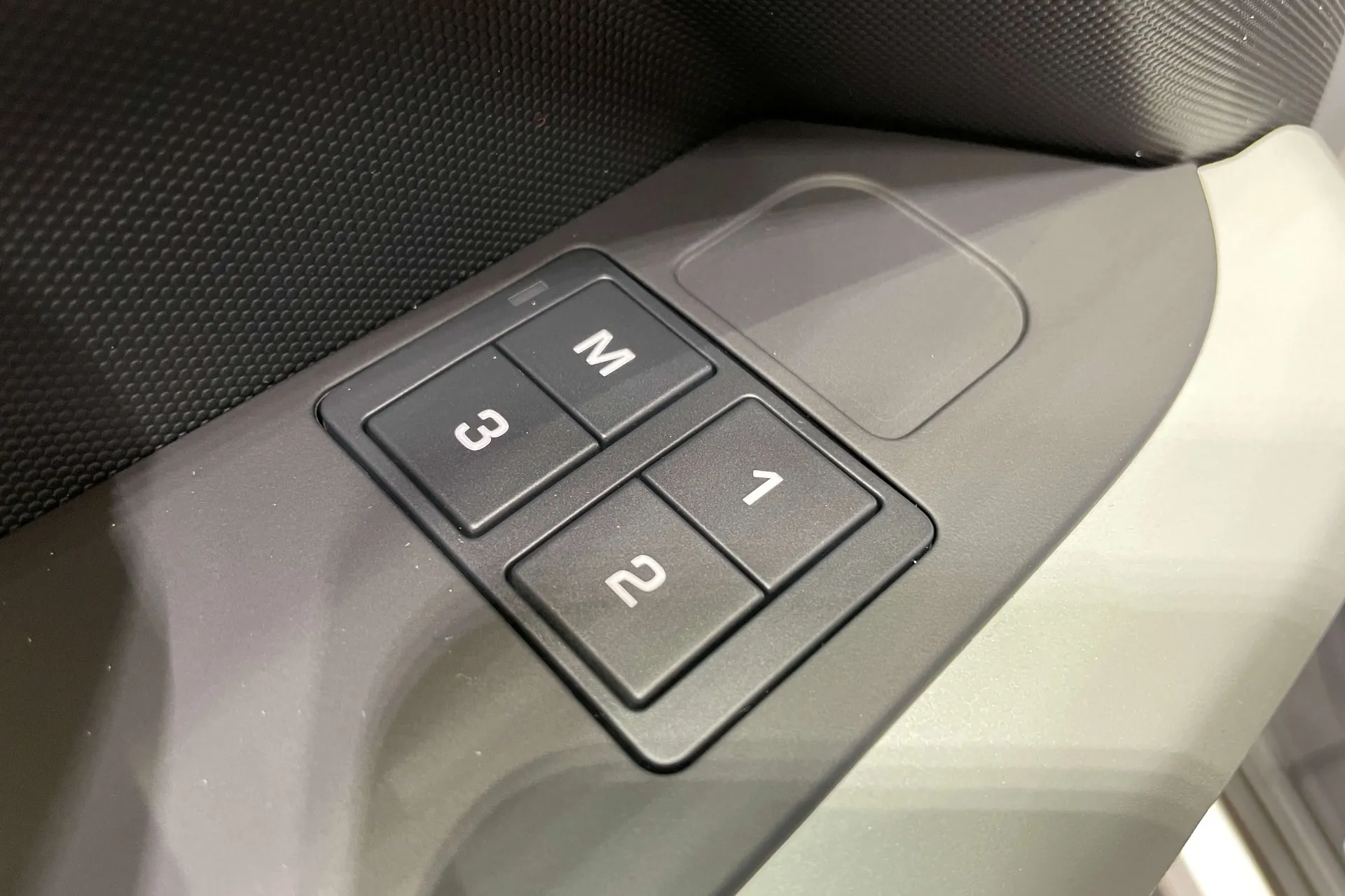 LAND ROVER Defender 110 thumbnail image number 32