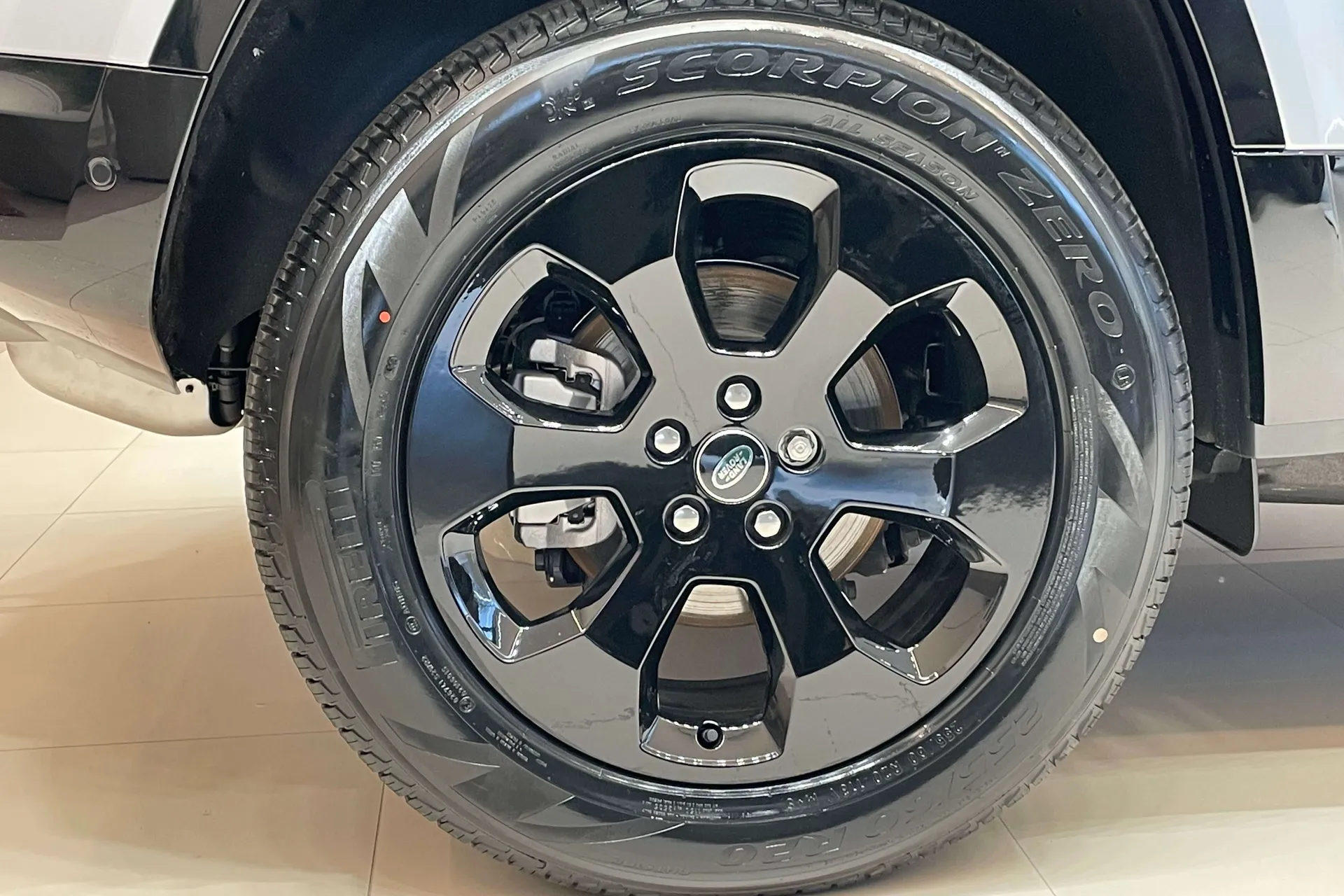 LAND ROVER Defender 110 thumbnail image number 25