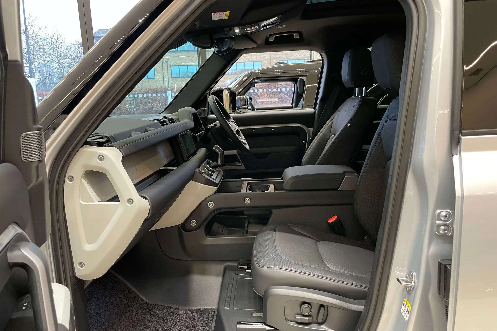 LAND ROVER Defender 110 thumbnail image number 29